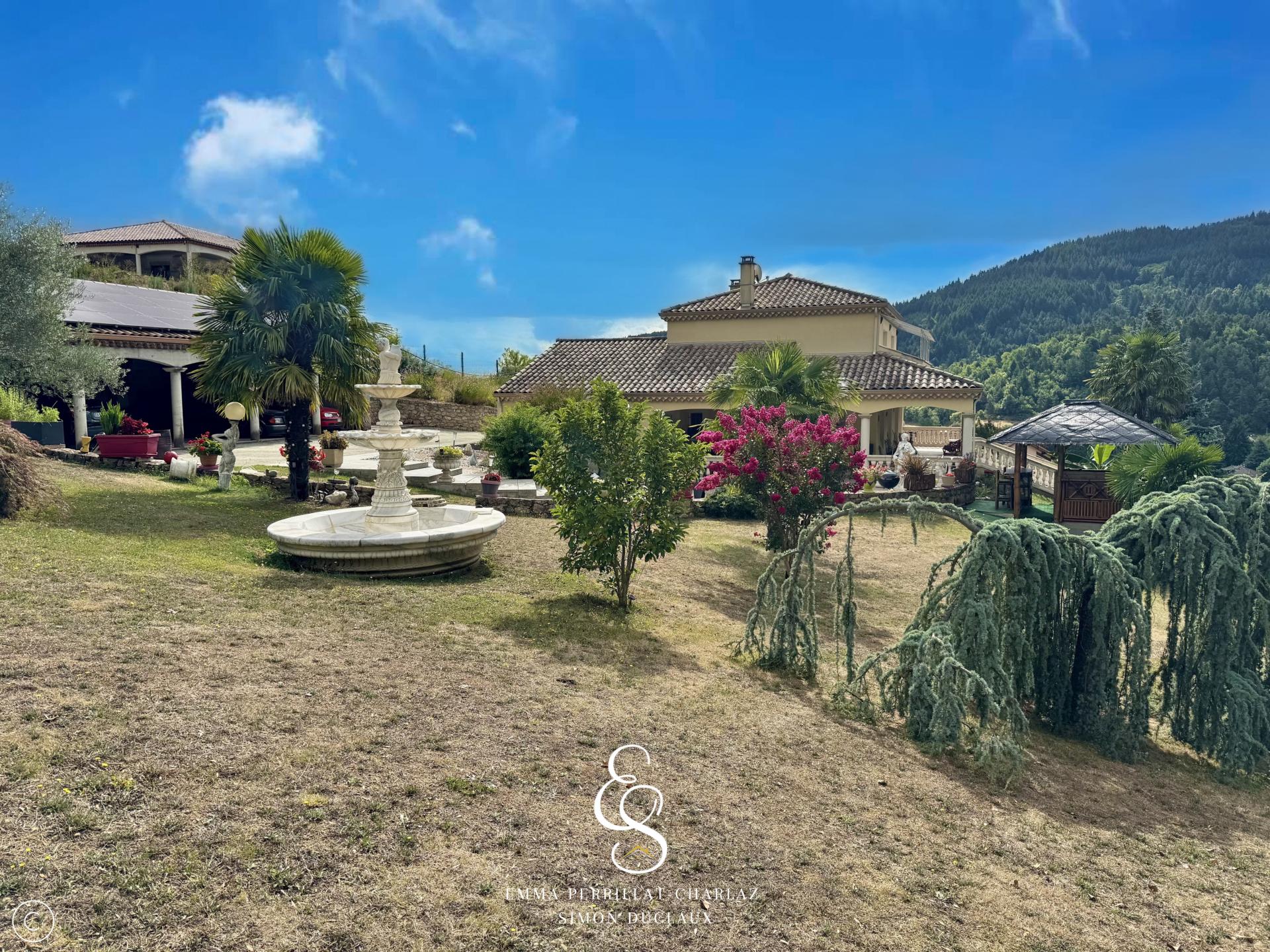 Photo 2 of the listing.