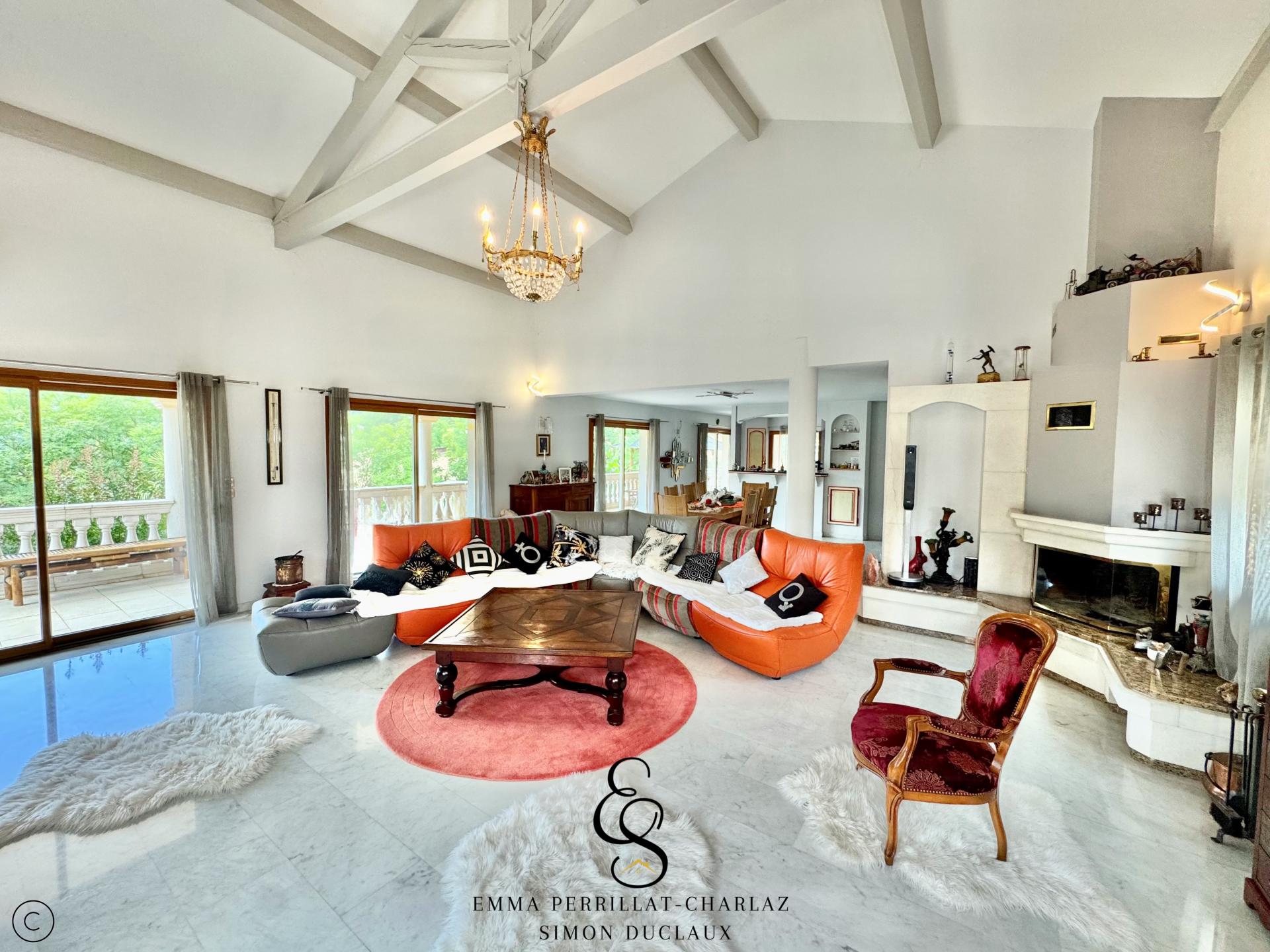 Photo 5 of the listing.