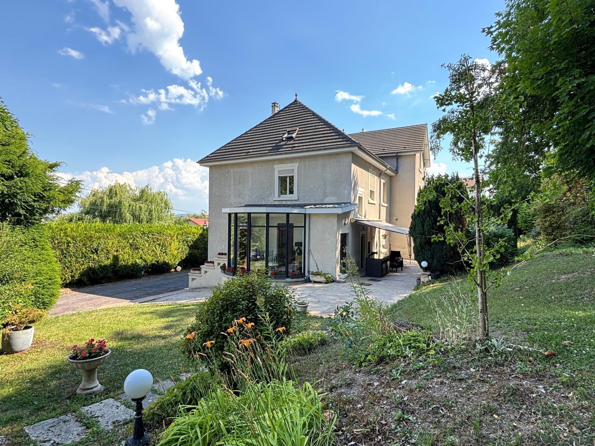 Photo 3 of the listing.