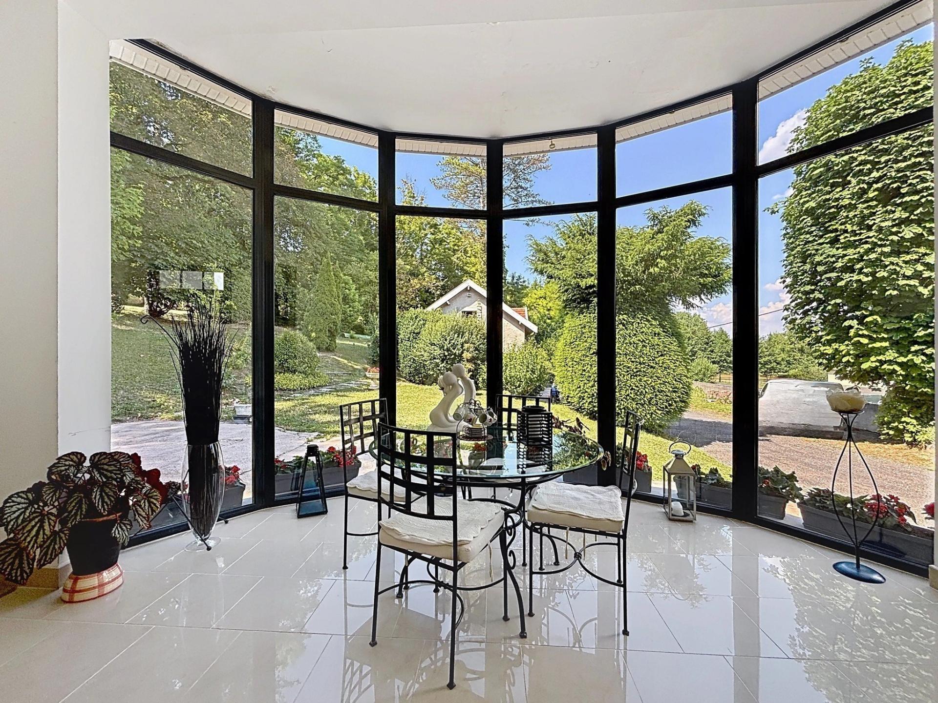 Photo 6 of the listing.