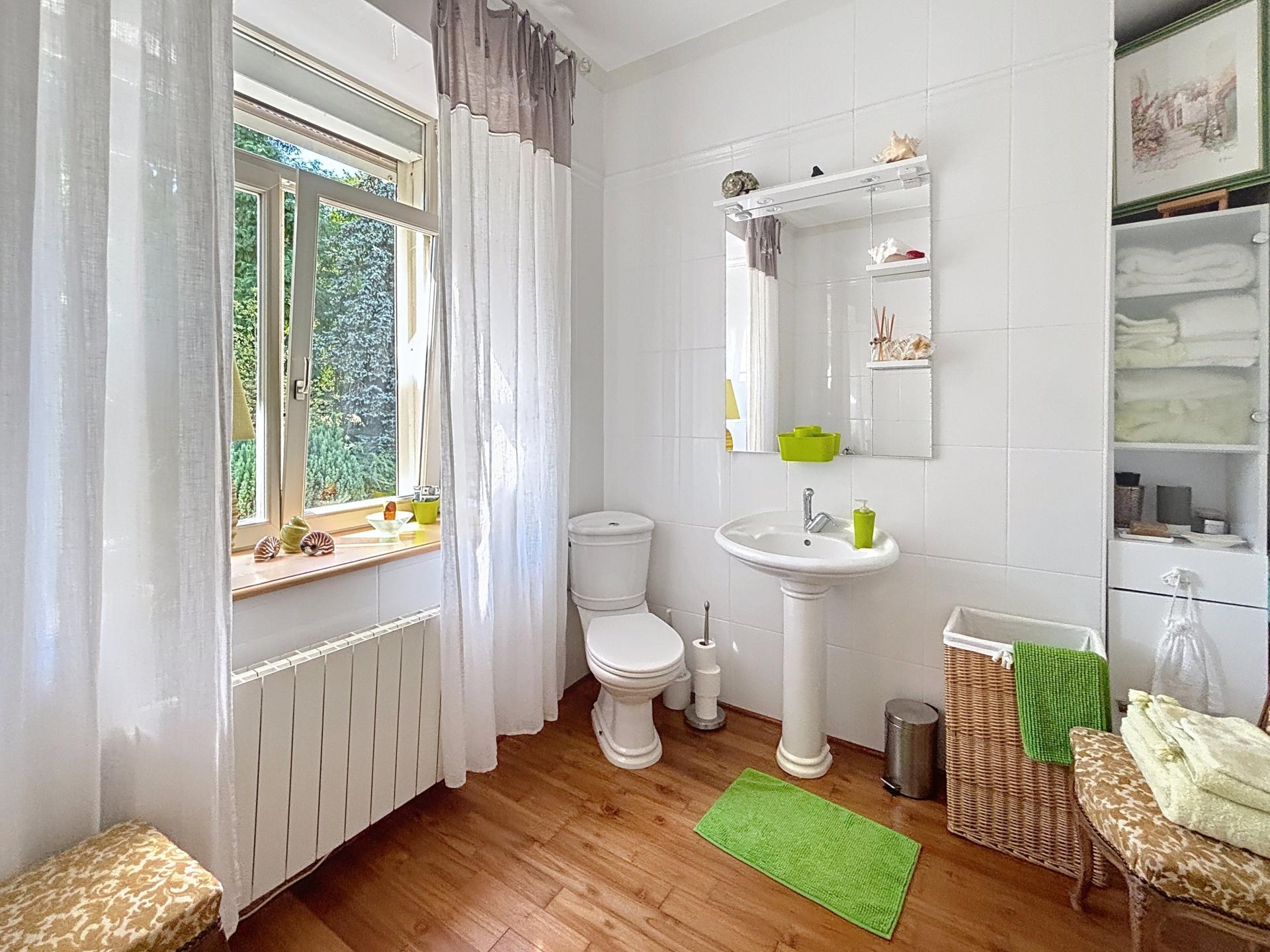 Photo 17 of the listing.