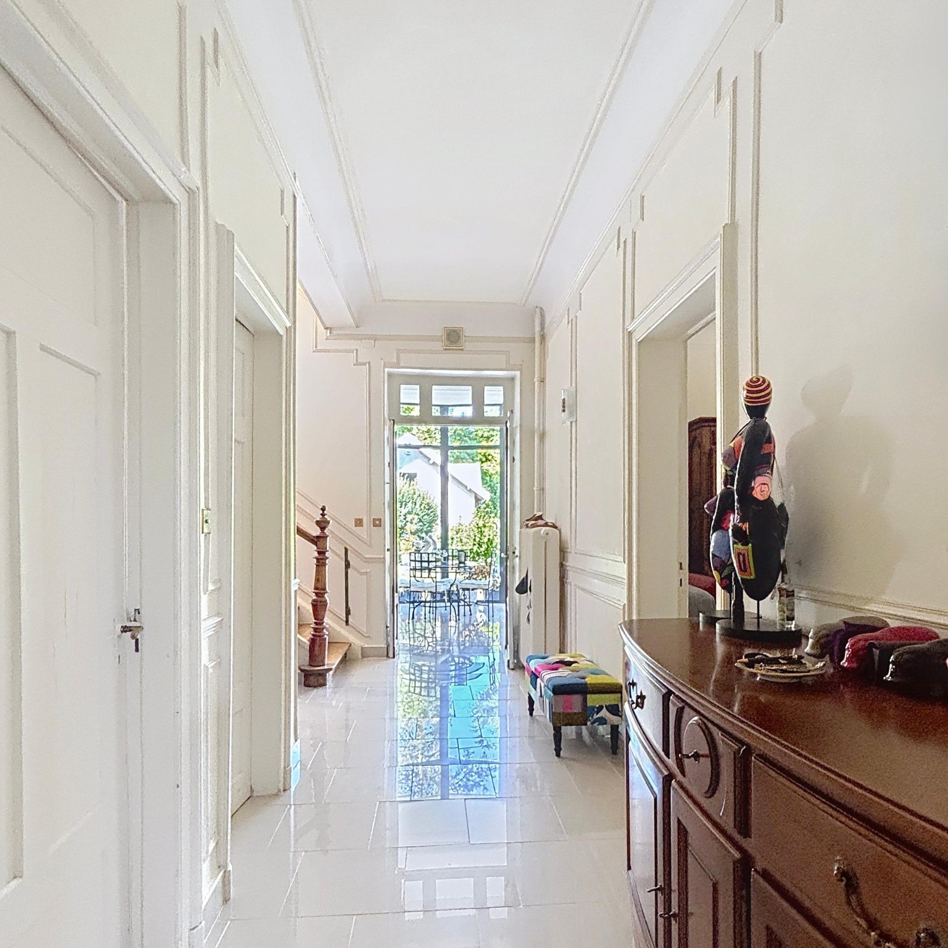 Photo 8 of the listing.