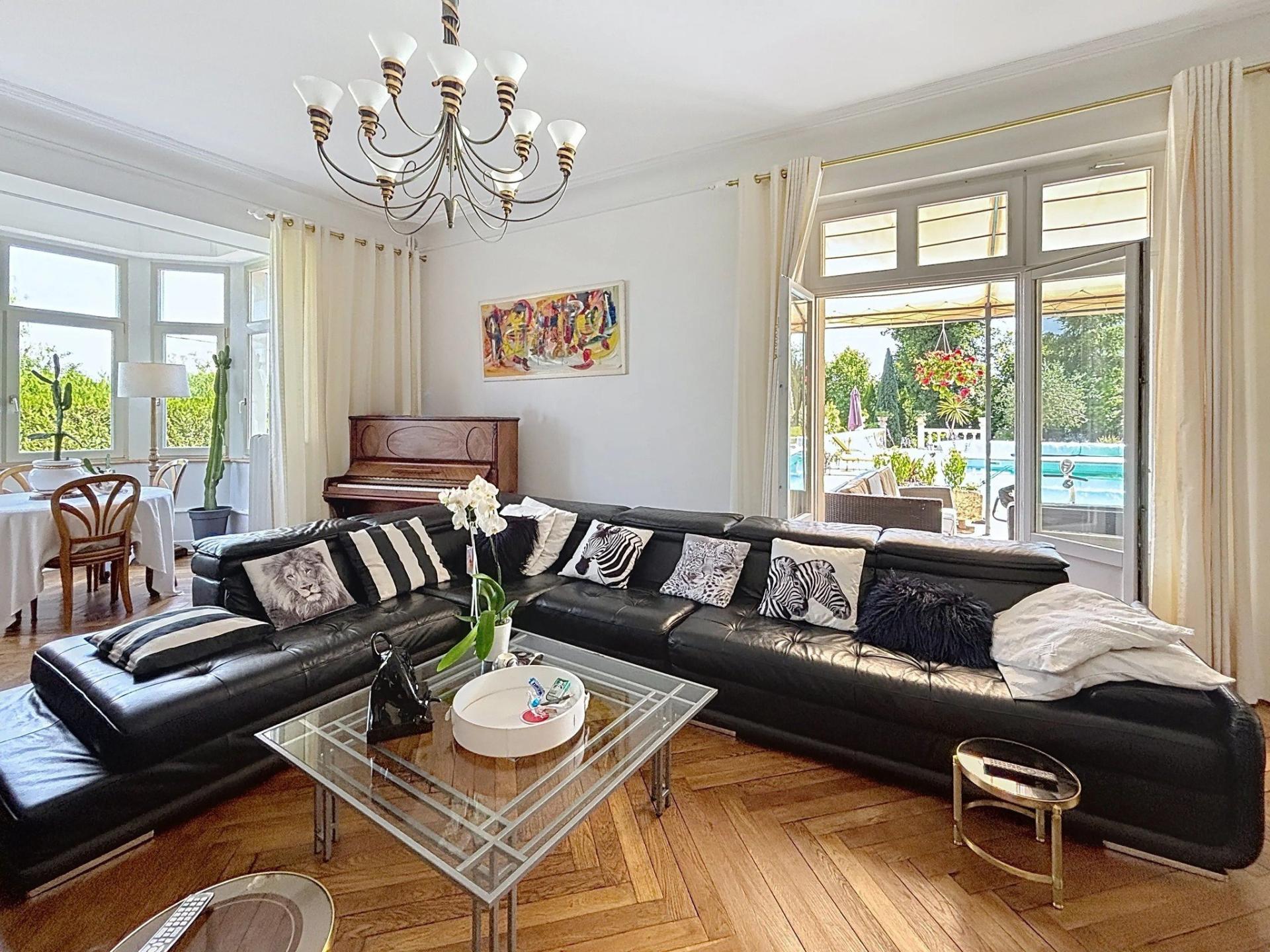 Photo 9 of the listing.