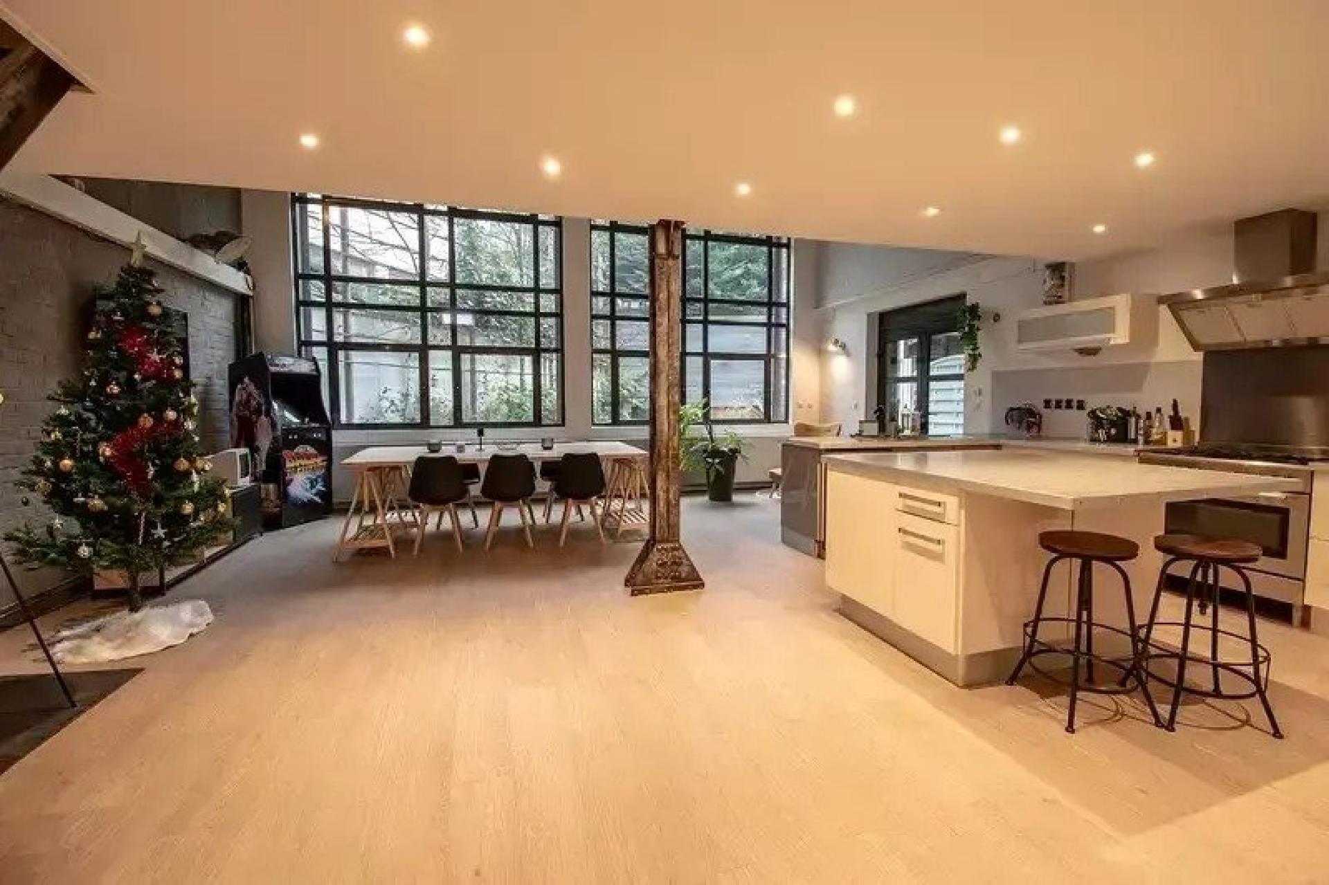 Photo 2 of the listing.