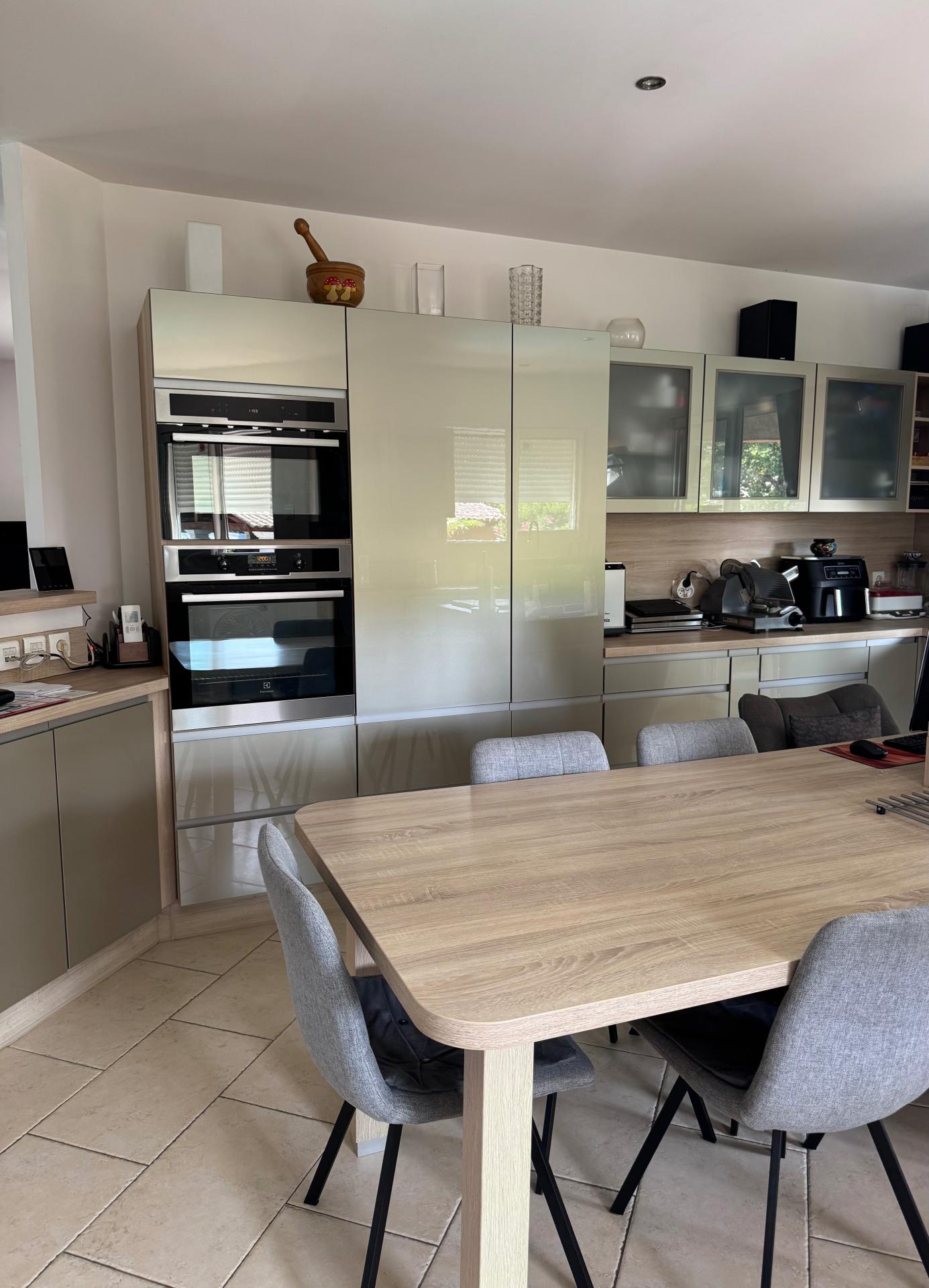 Photo 6 of the listing.