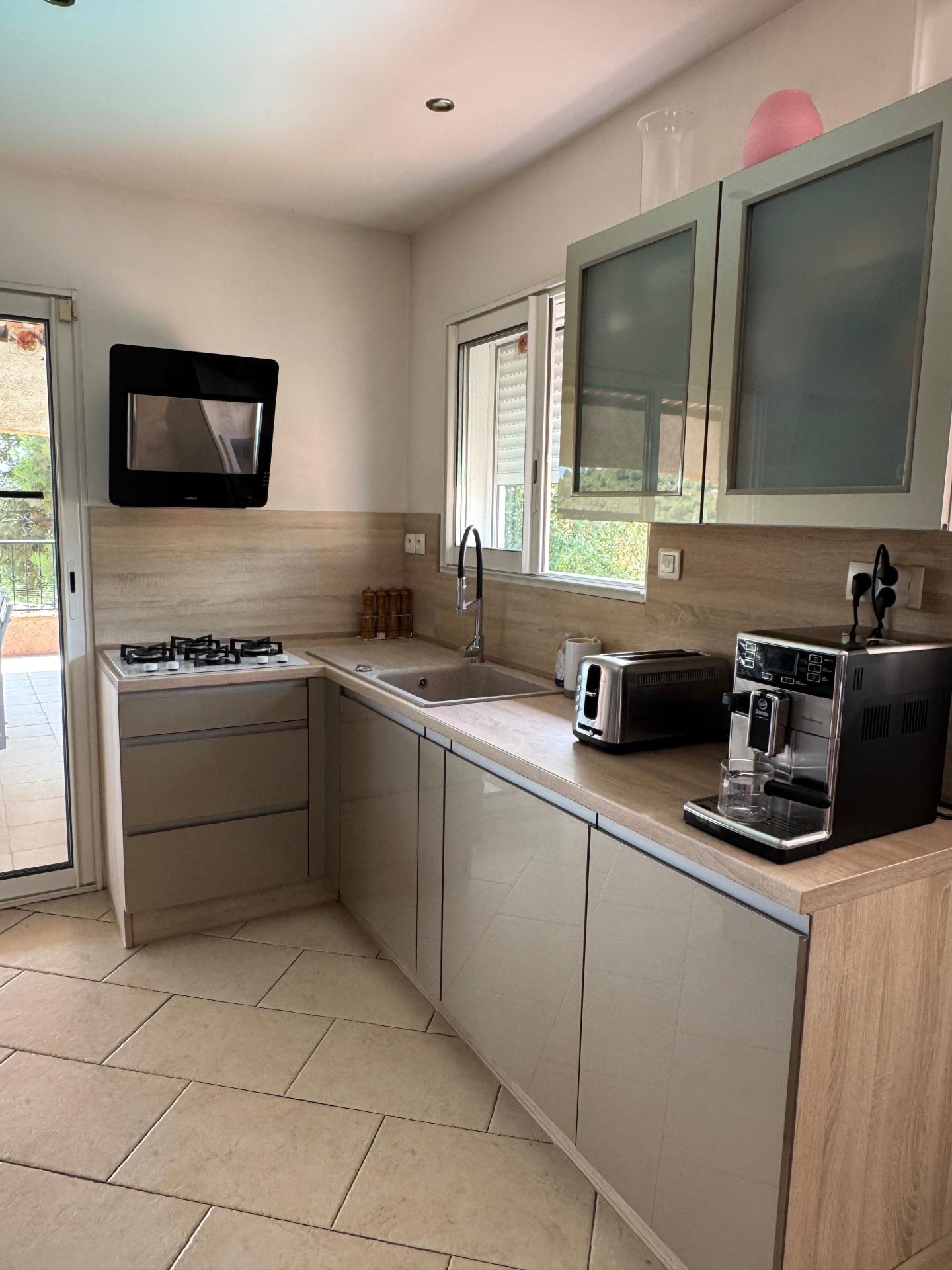 Photo 7 of the listing.