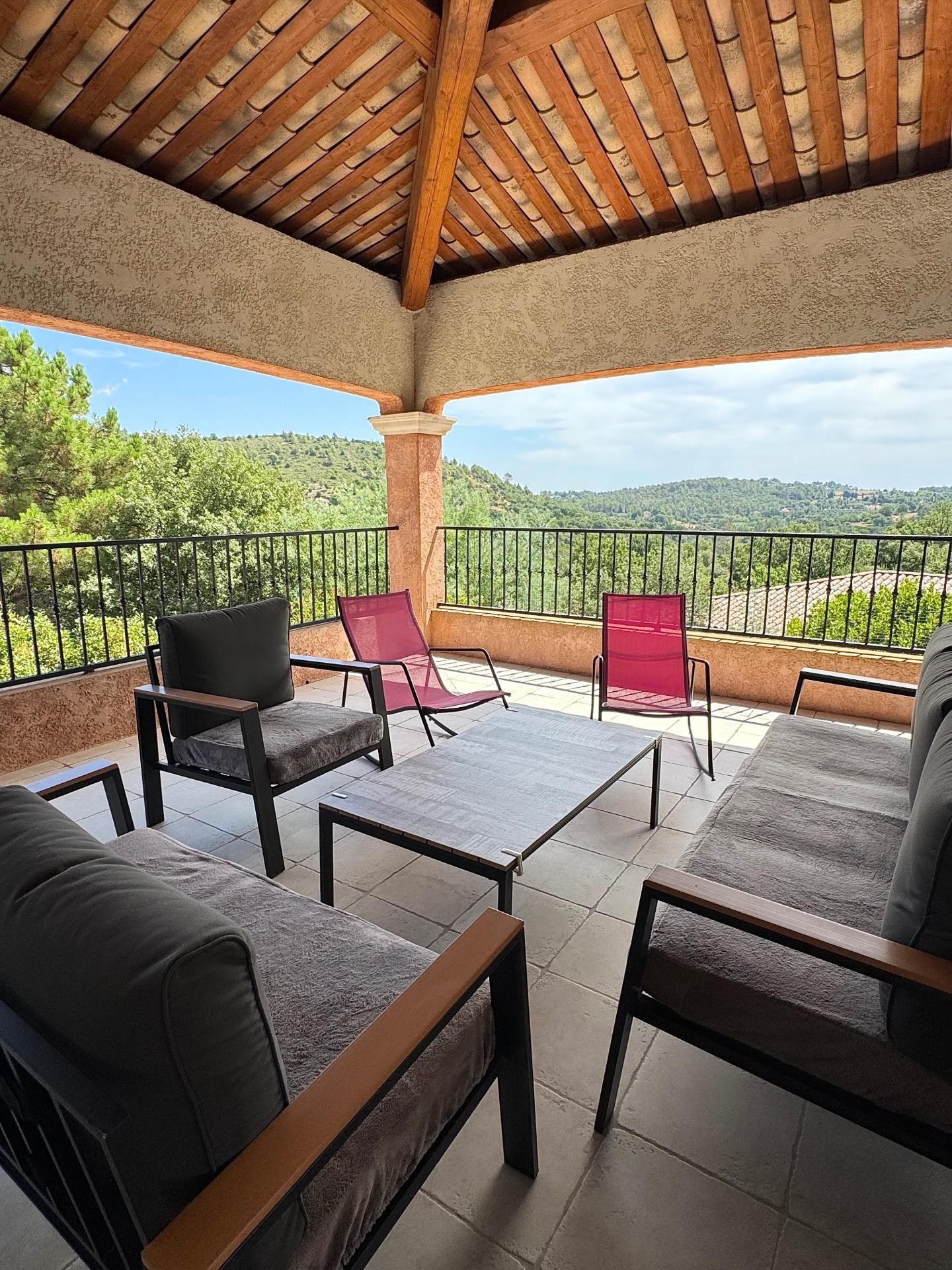 Photo 4 of the listing.