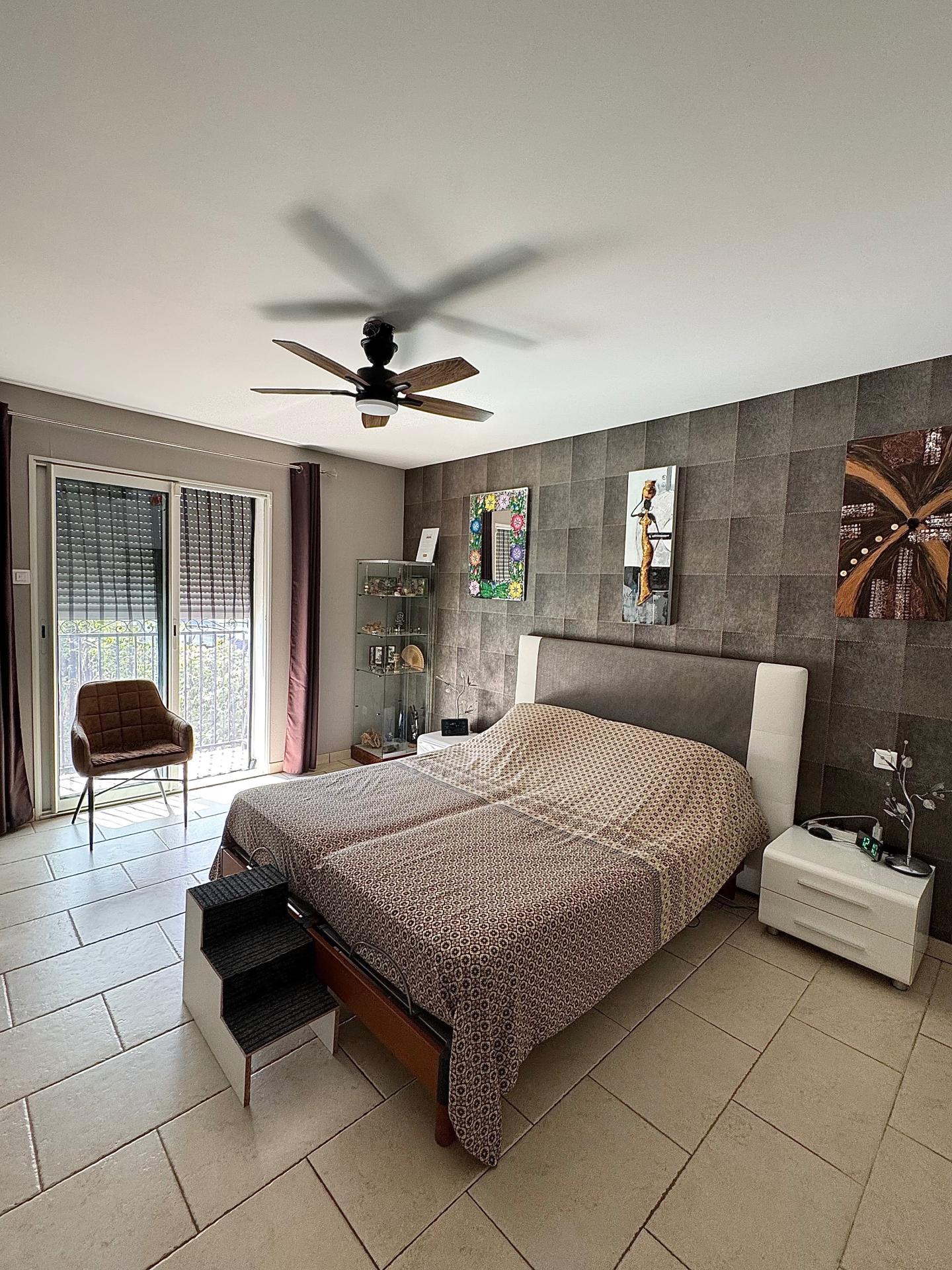 Photo 8 of the listing.