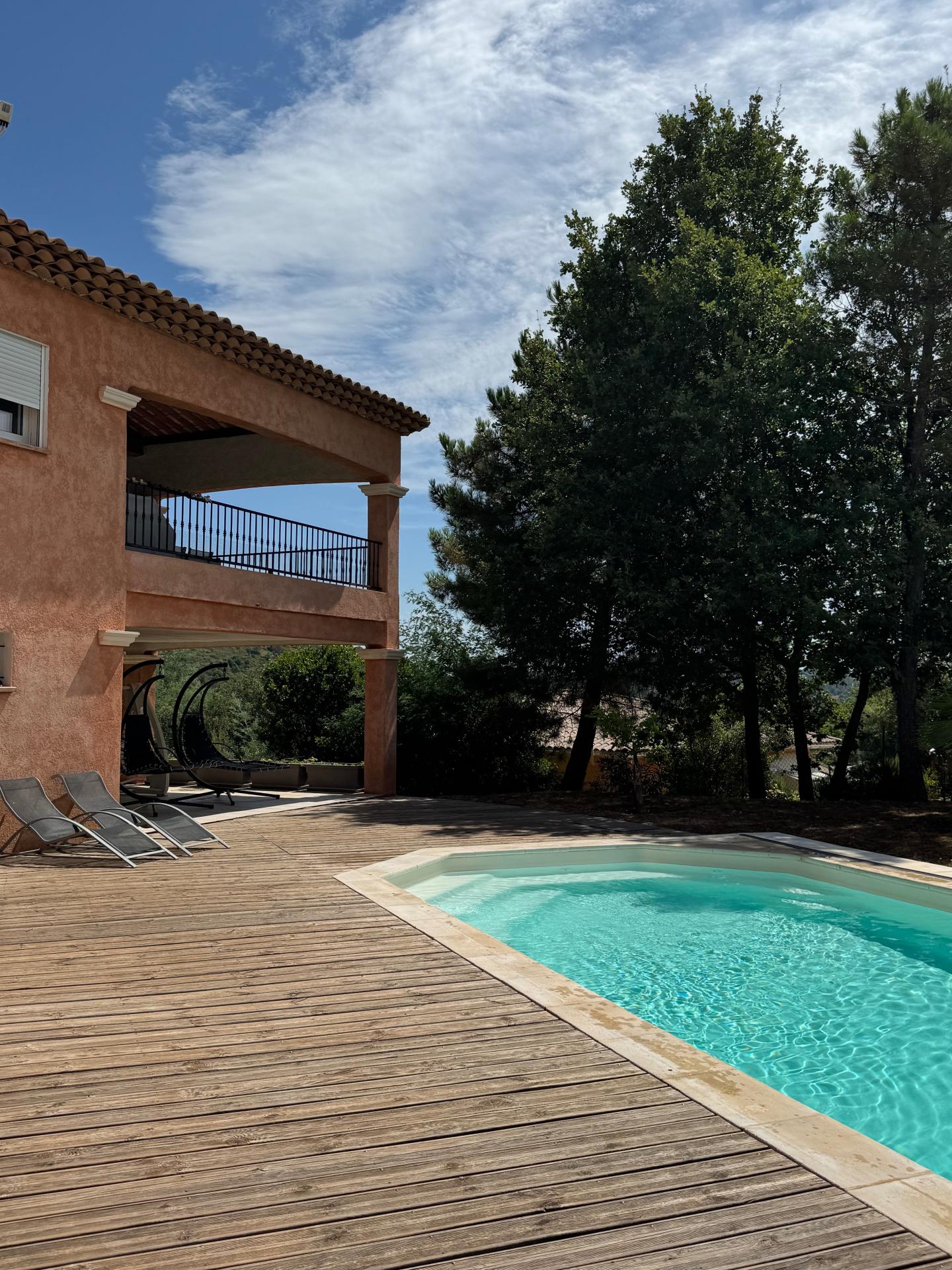 Photo 3 of the listing.