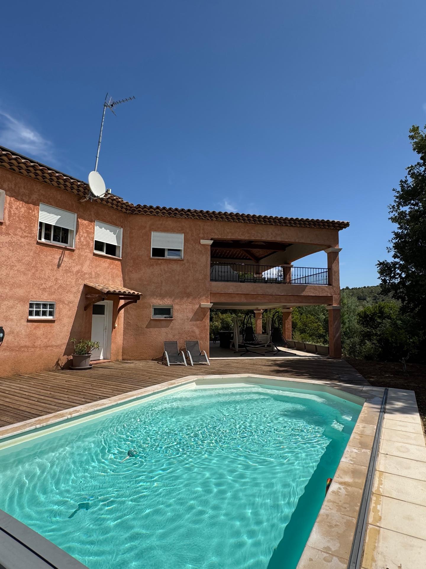 Photo 2 of the listing.