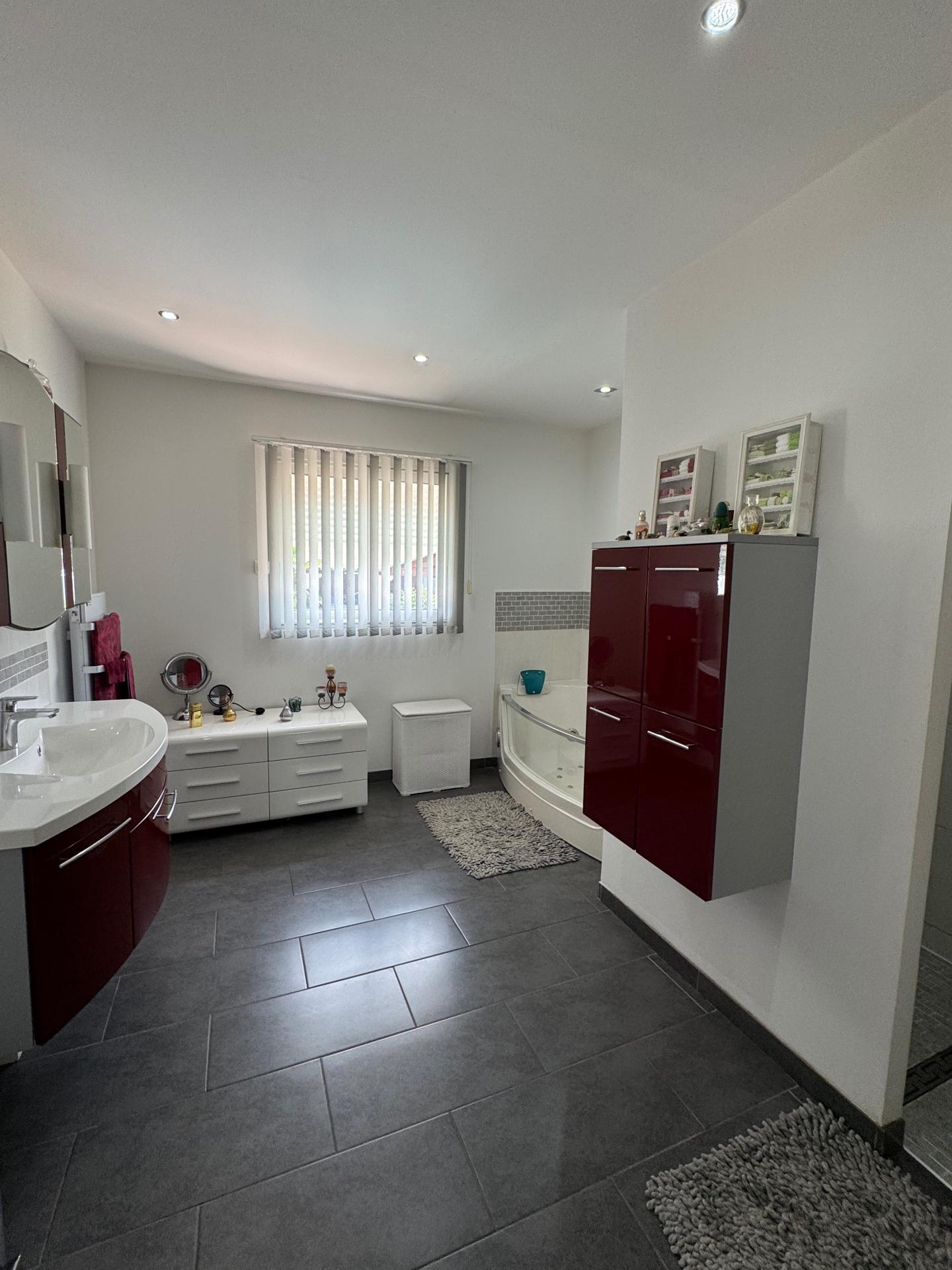 Photo 10 of the listing.