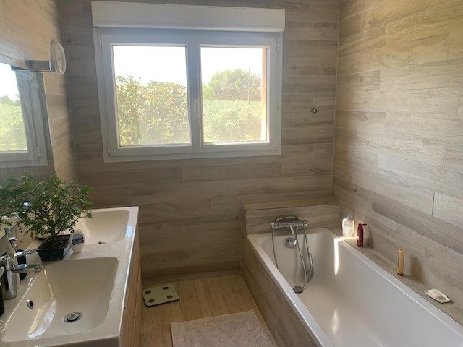 Photo 11 of the listing.