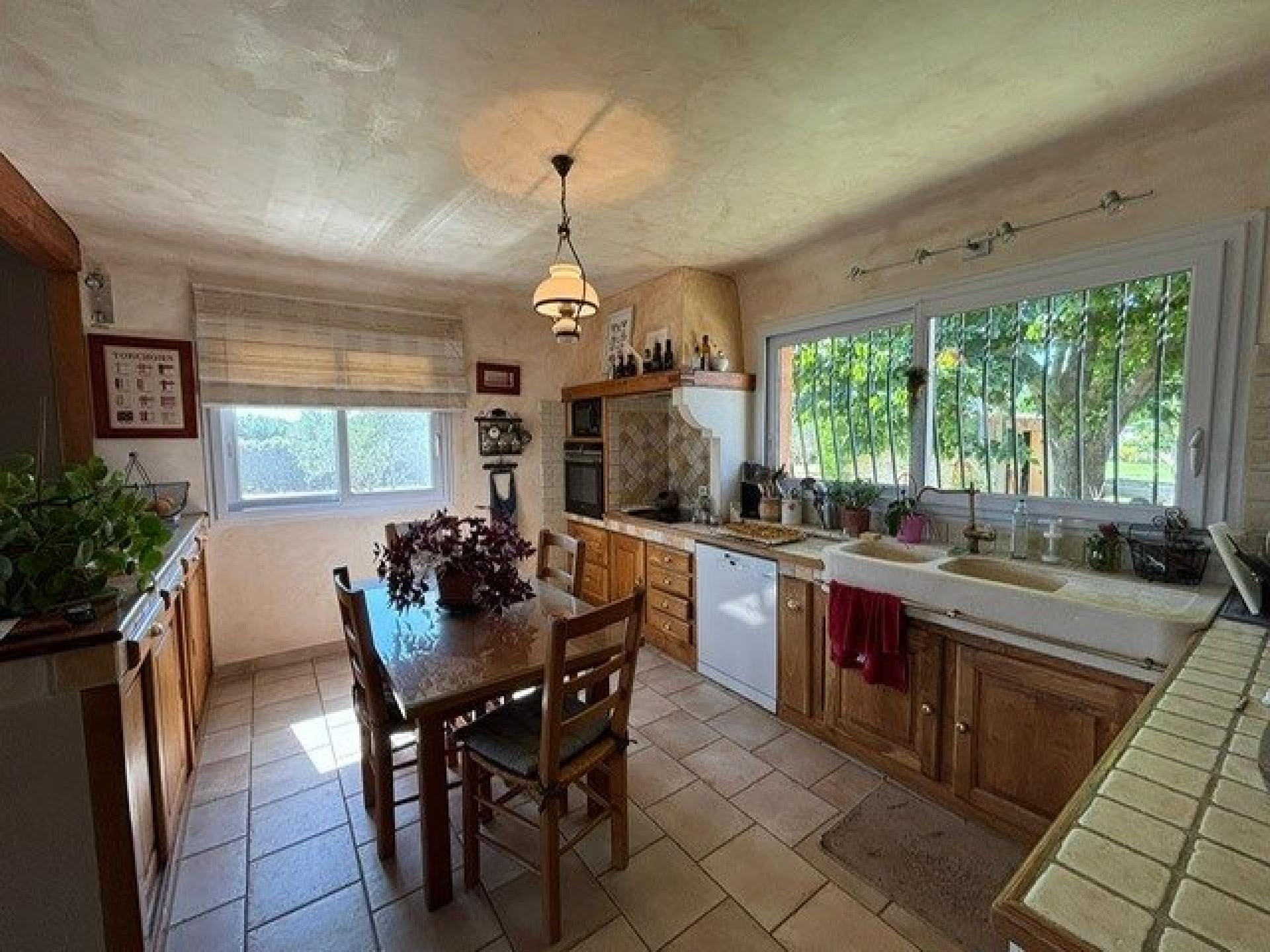 Photo 8 of the listing.