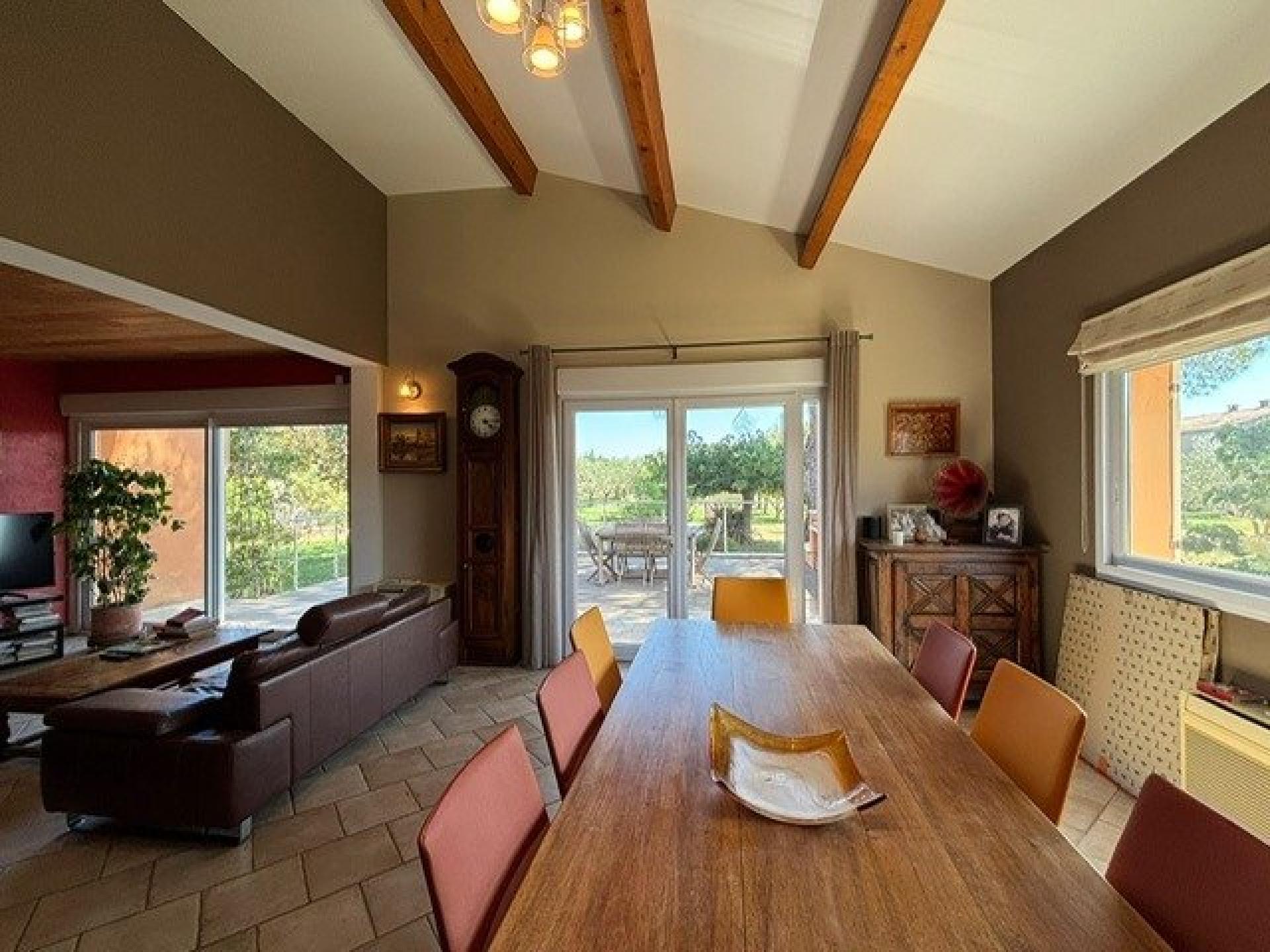 Photo 7 of the listing.