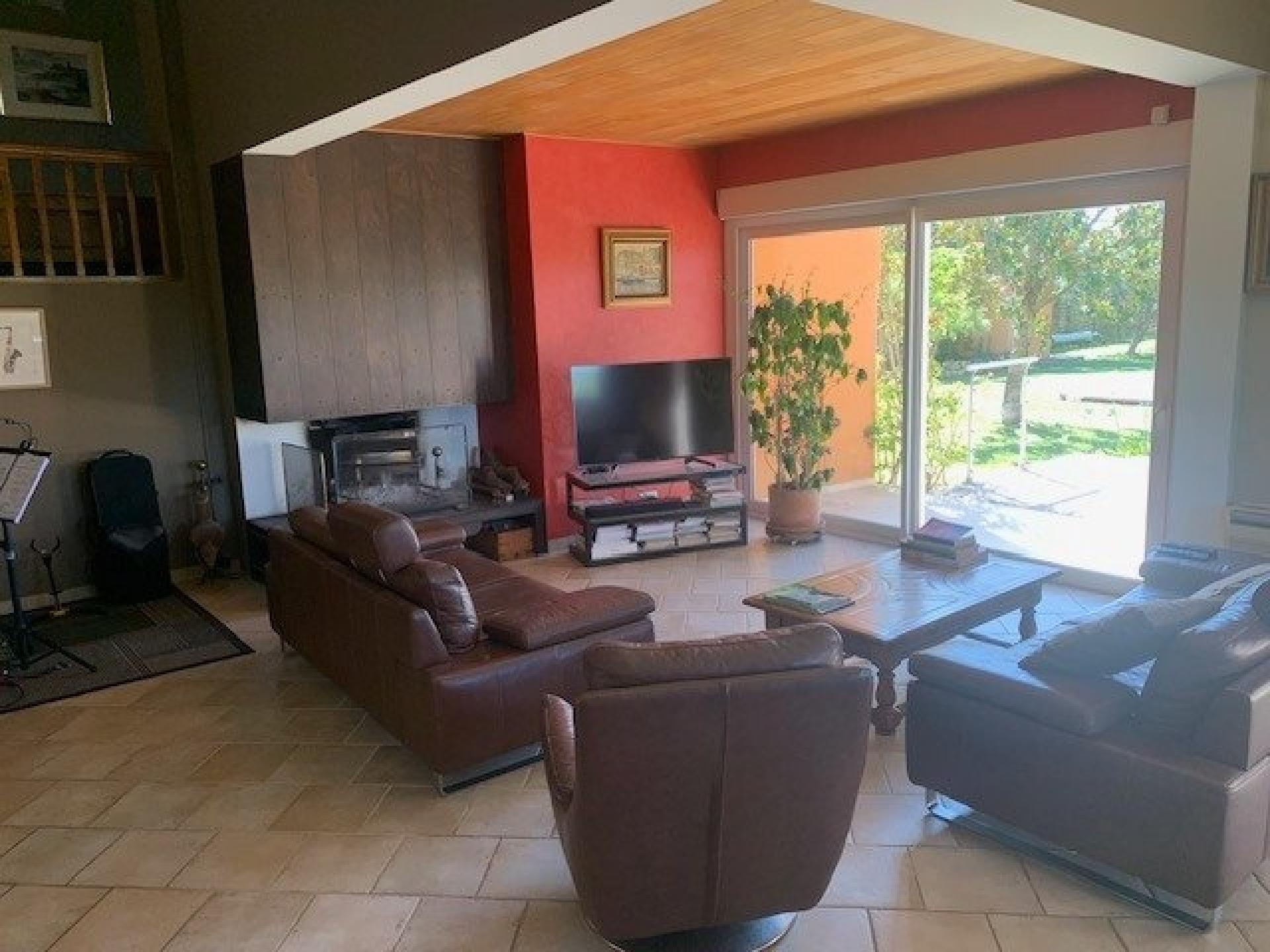 Photo 4 of the listing.