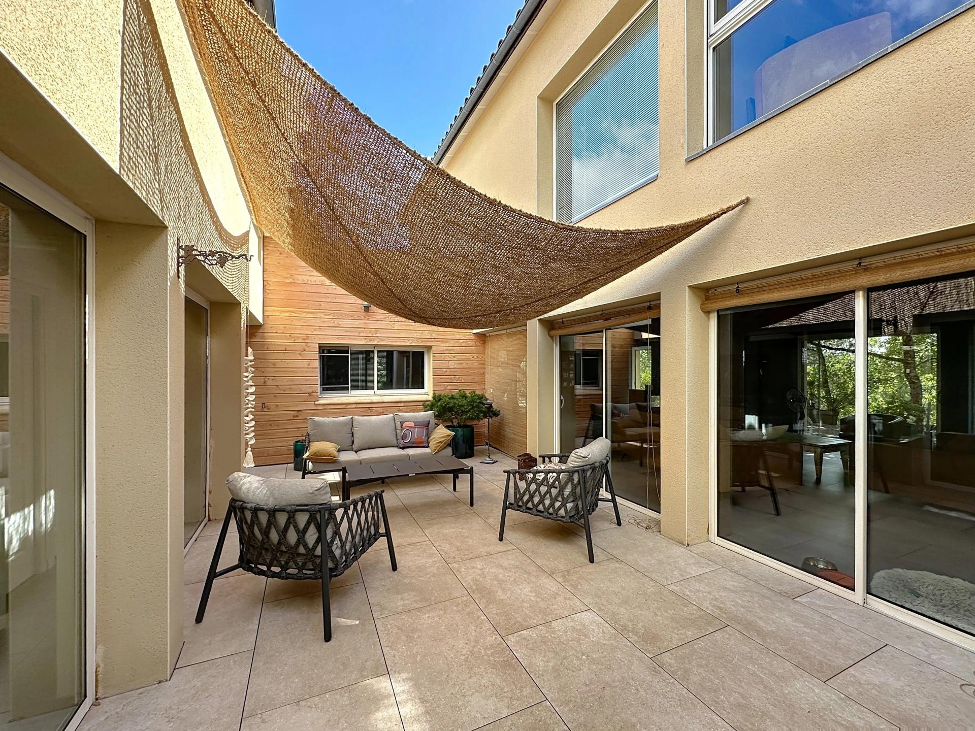 Photo 7 of the listing.