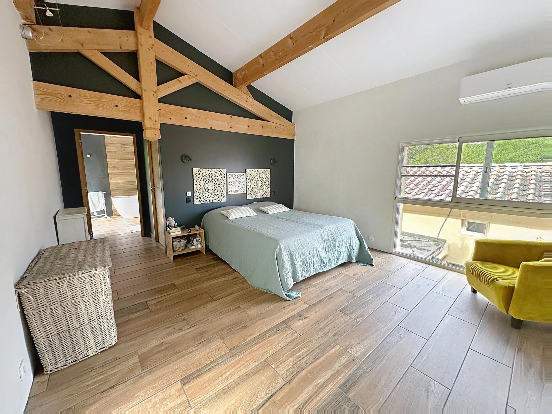 Photo 10 of the listing.