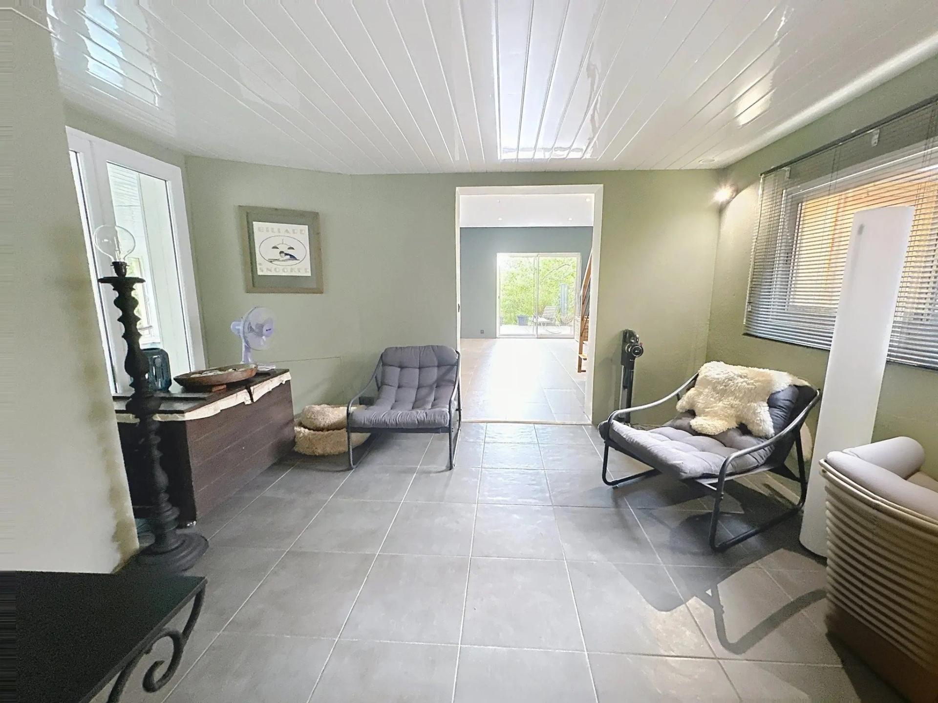 Photo 6 of the listing.