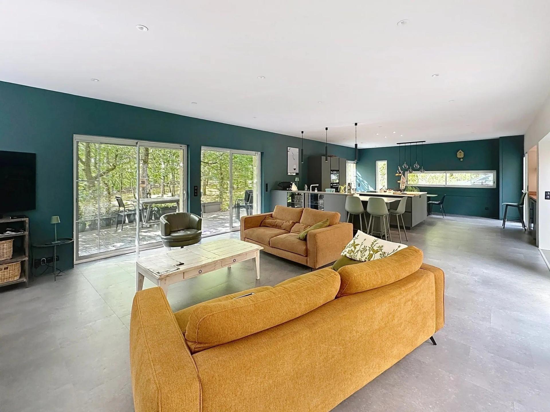 Photo 4 of the listing.