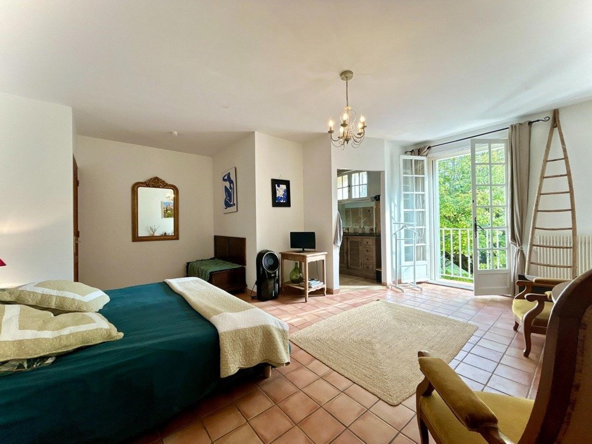 Photo 11 of the listing.