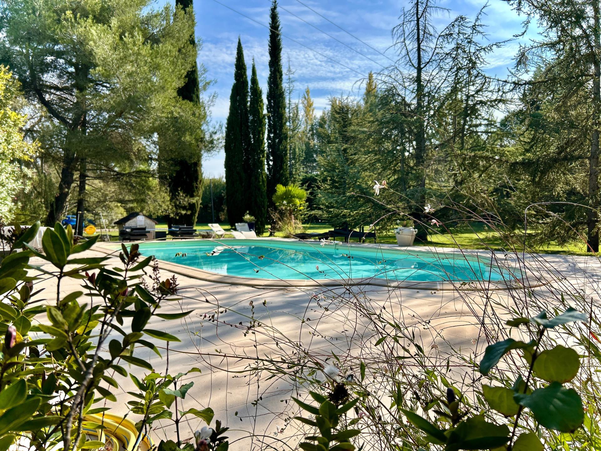 Photo 3 of the listing.