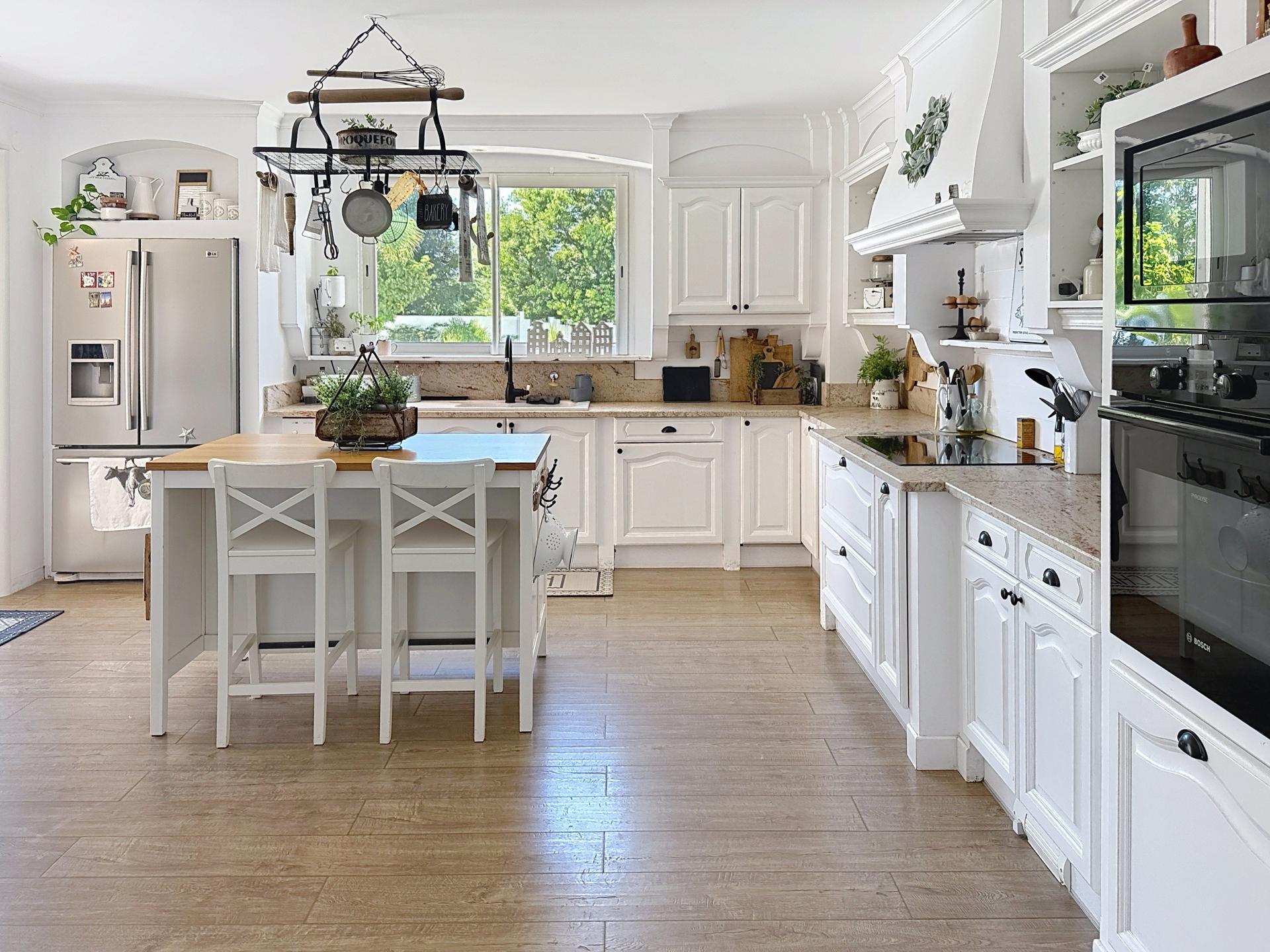 Photo 7 of the listing.