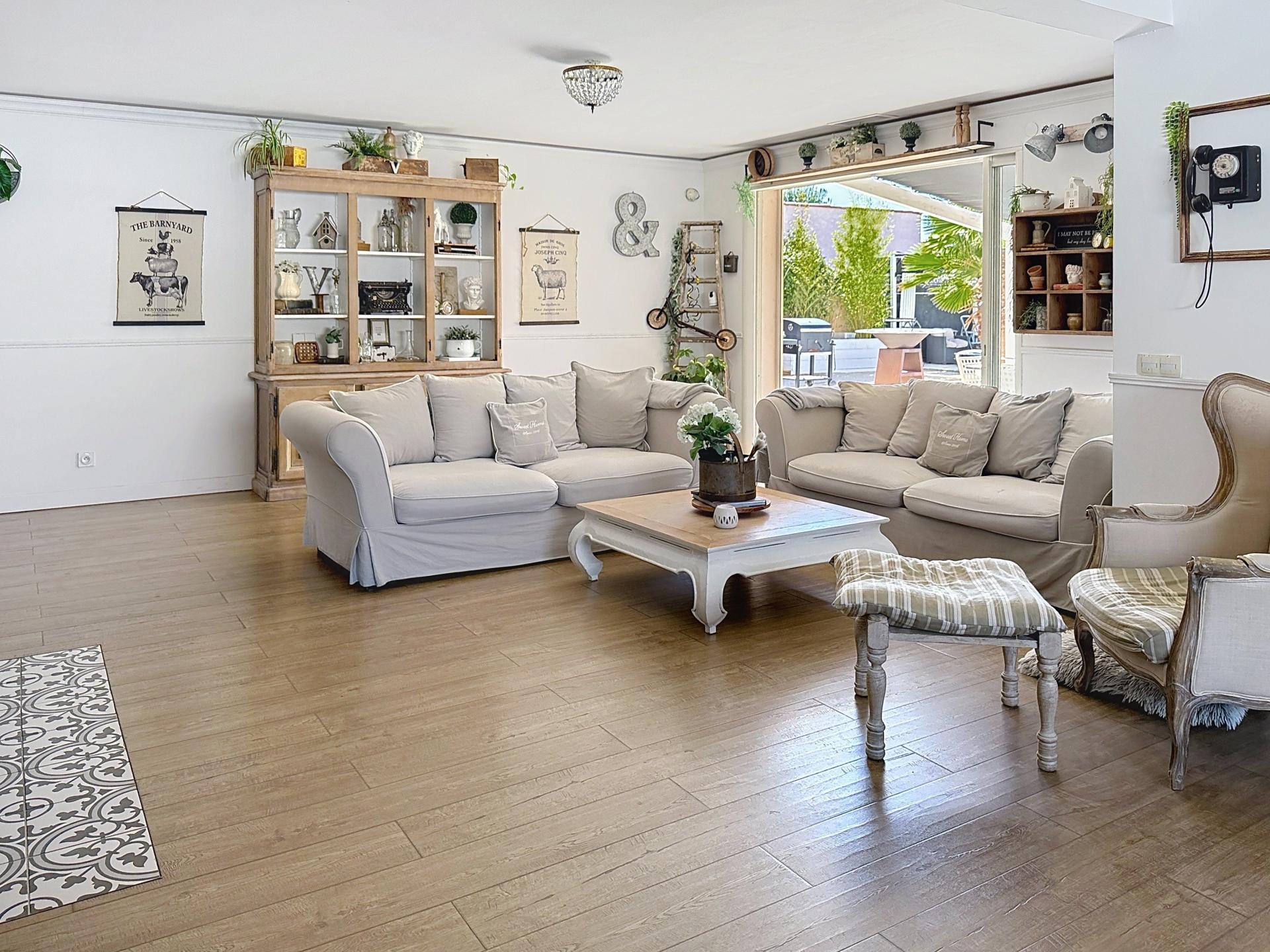 Photo 5 of the listing.