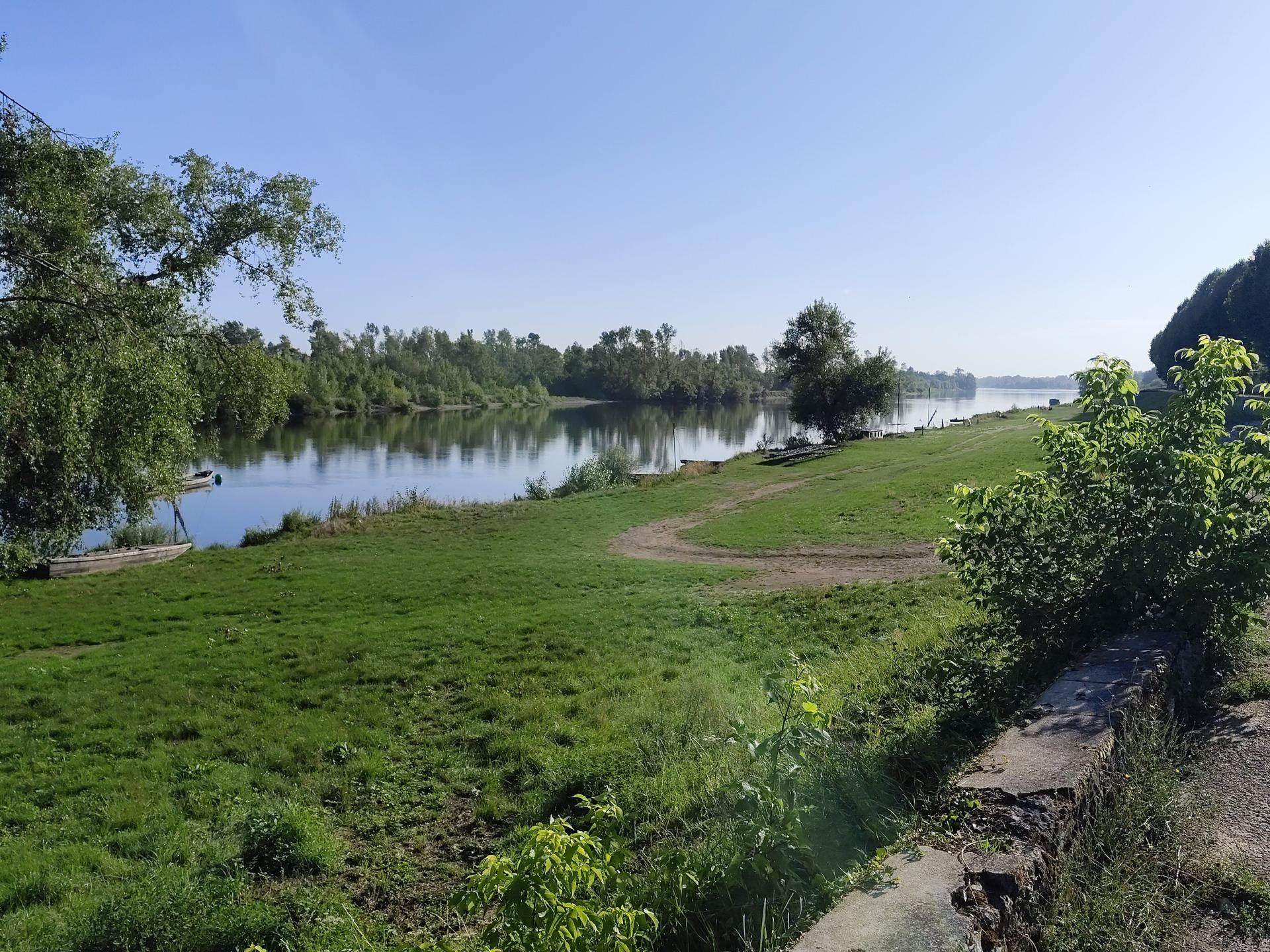 Photo 2 of the listing.