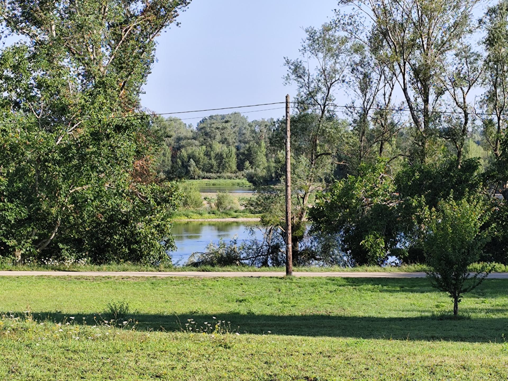 Photo 5 of the listing.