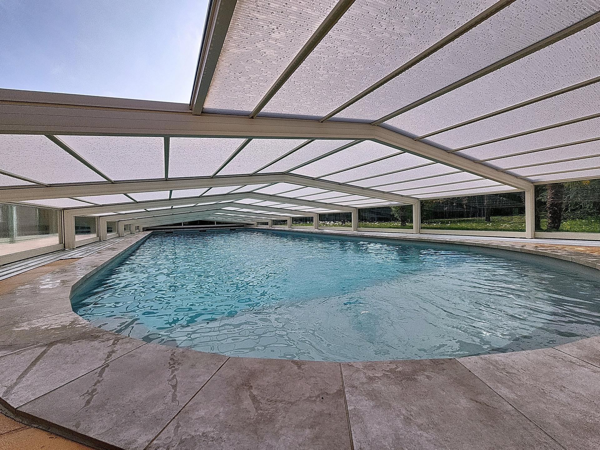 Photo 2 of the listing.