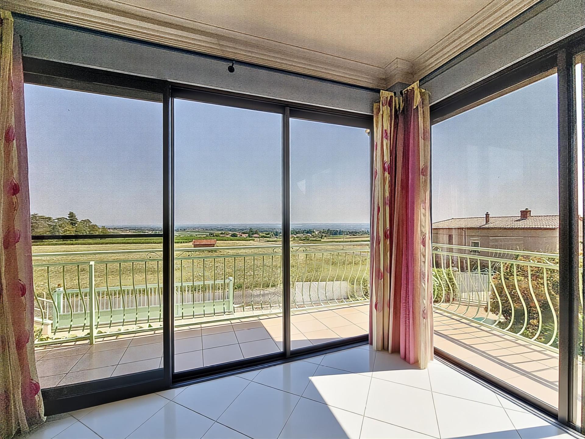 Photo 4 of the listing.