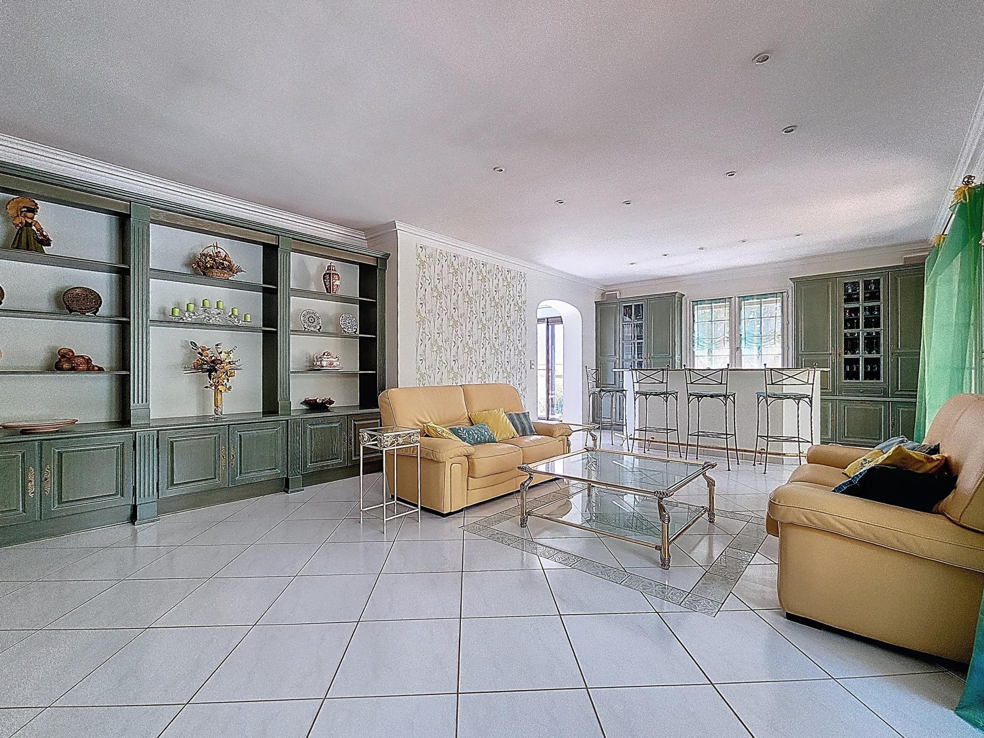 Photo 5 of the listing.