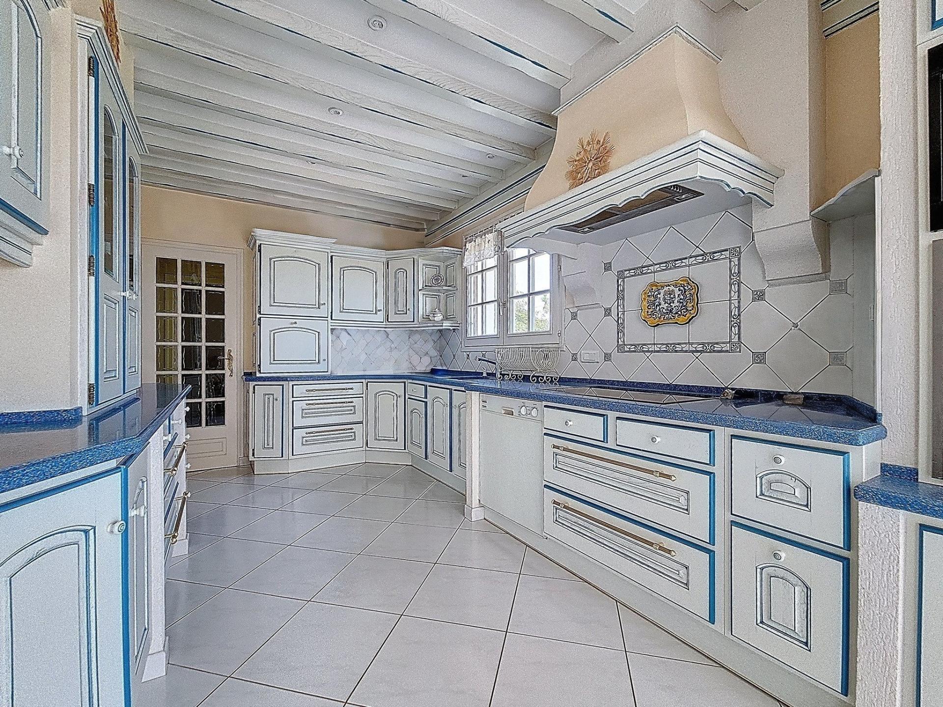 Photo 6 of the listing.