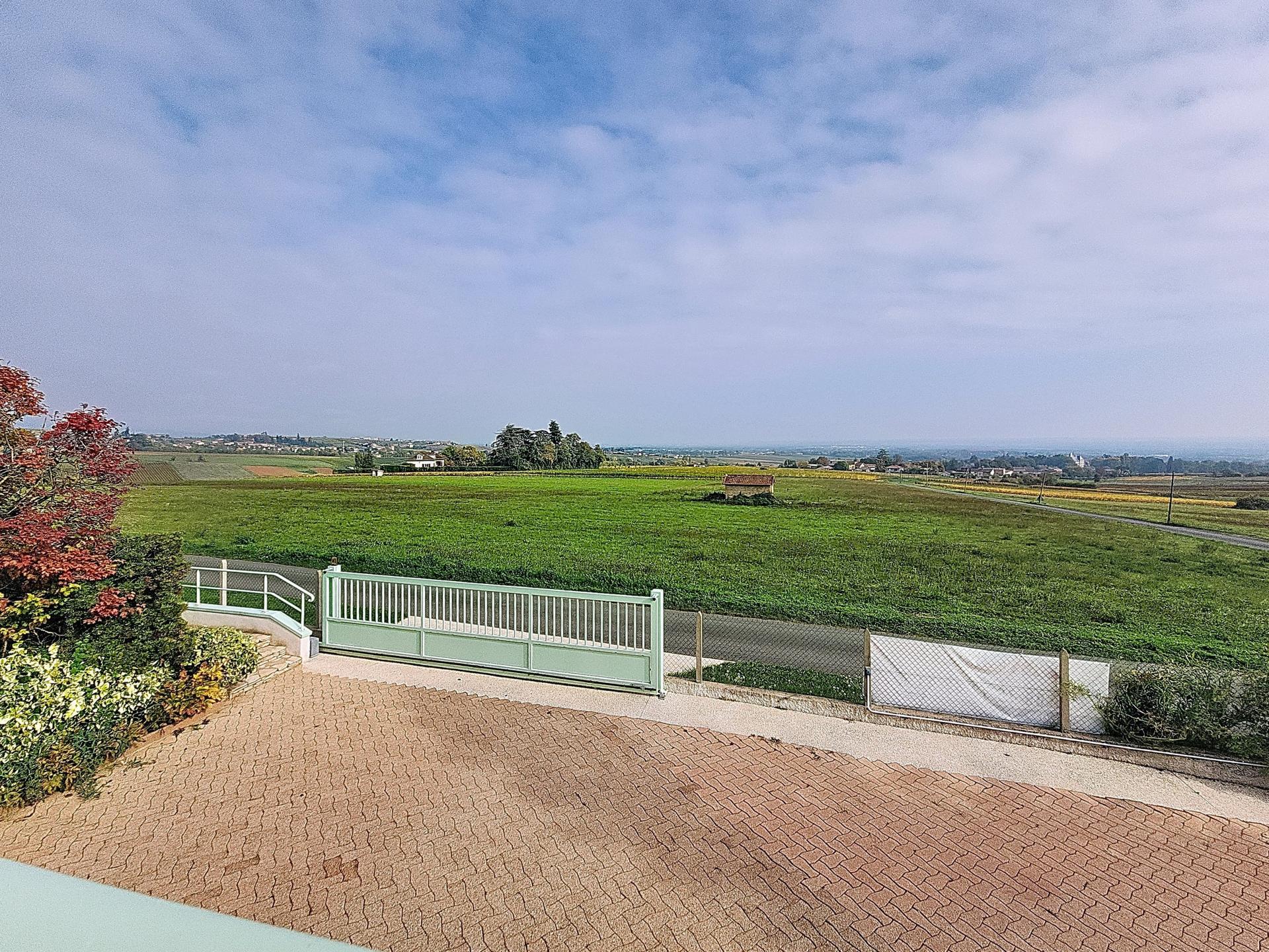 Photo 3 of the listing.