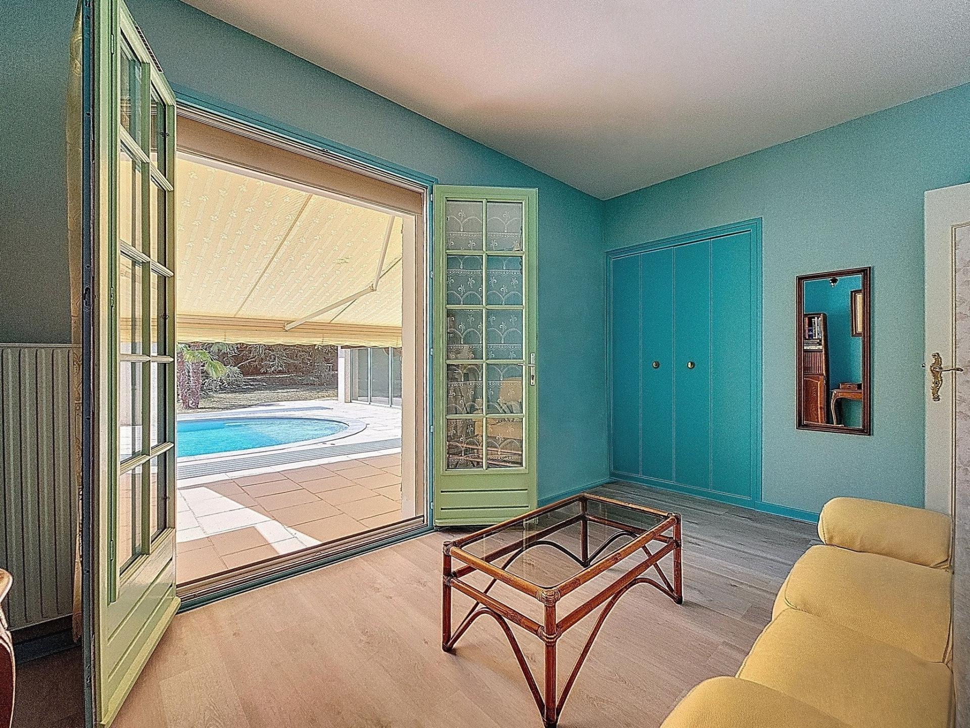 Photo 7 of the listing.