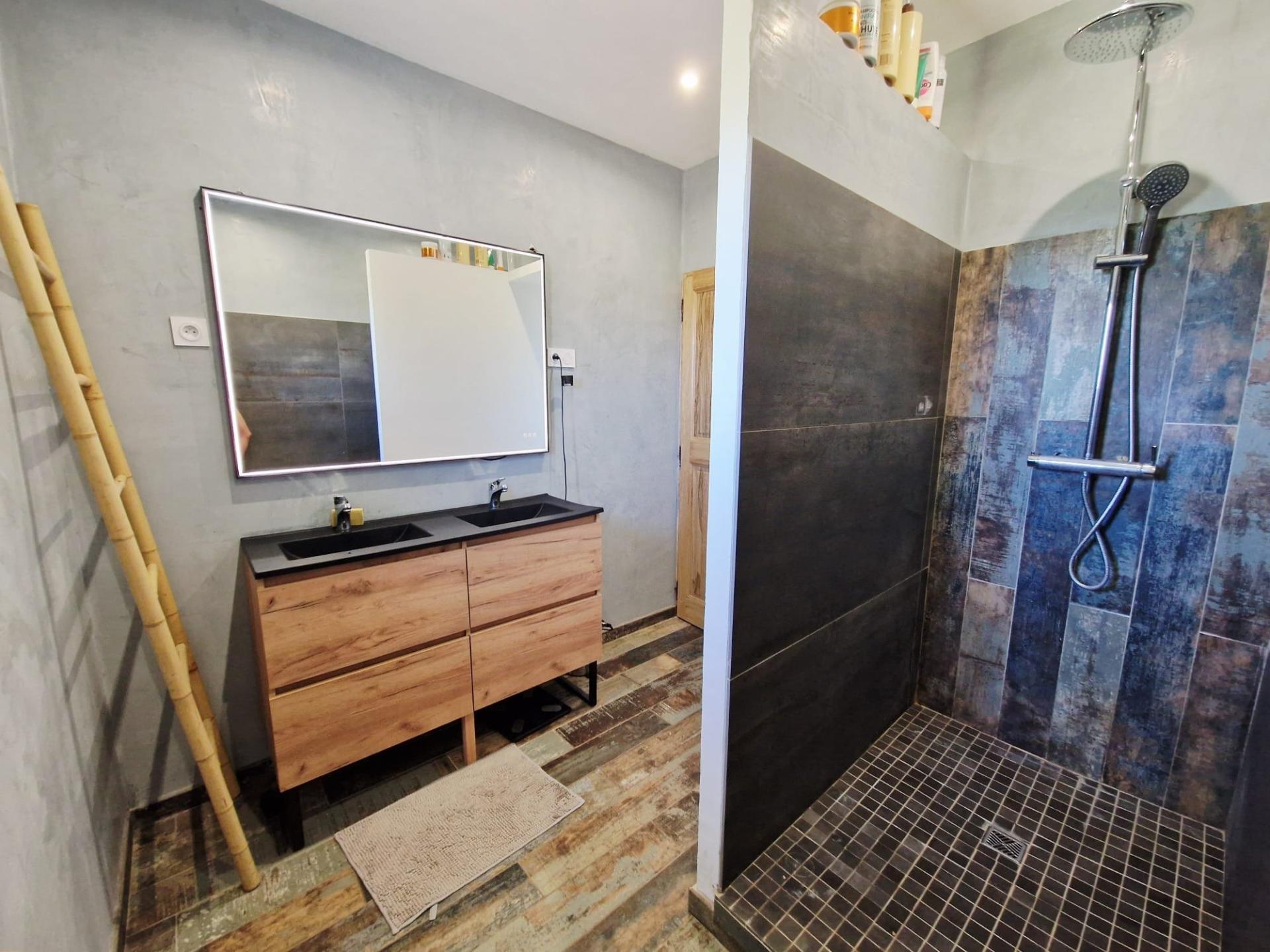 Photo 9 of the listing.