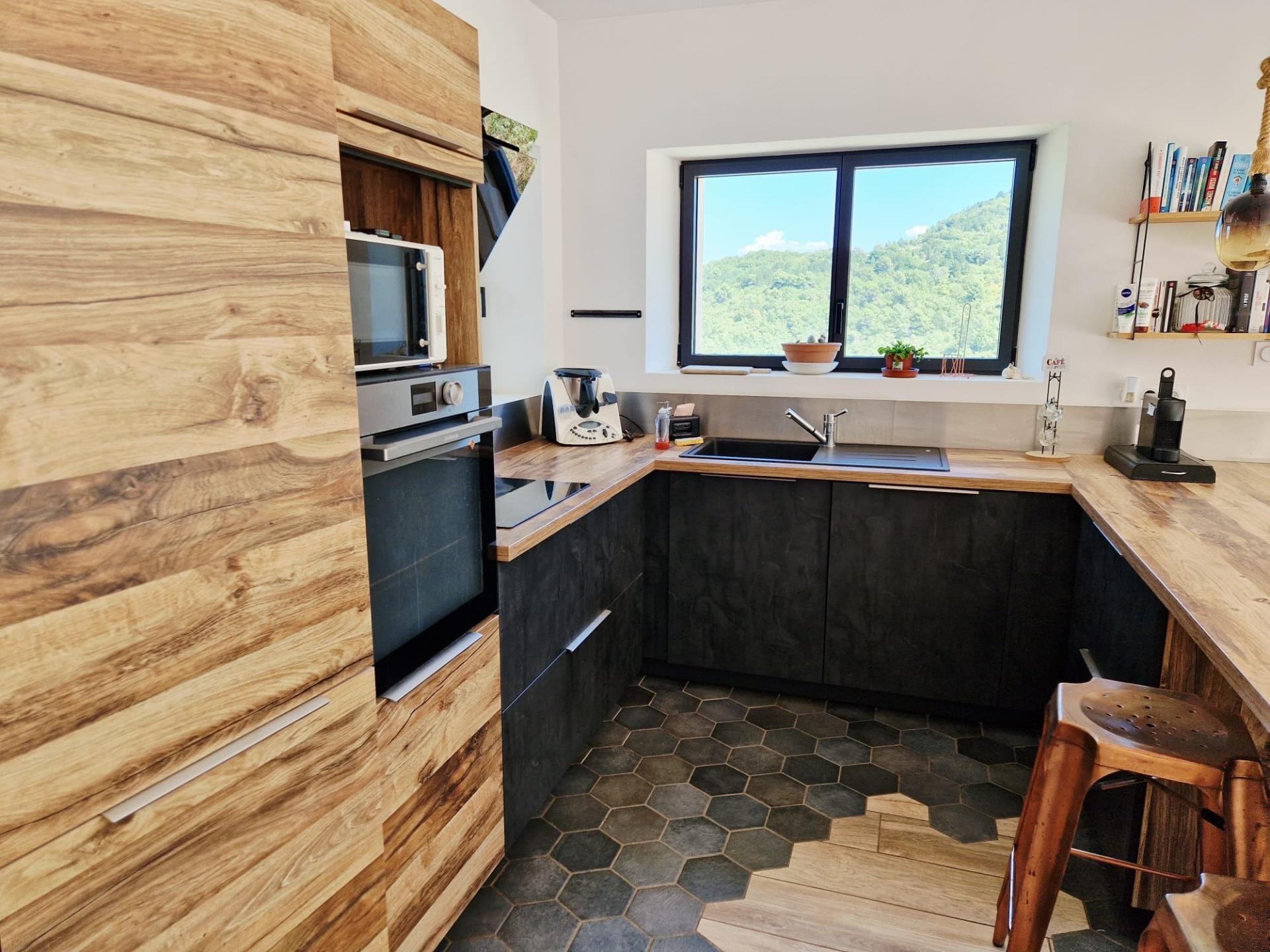 Photo 5 of the listing.