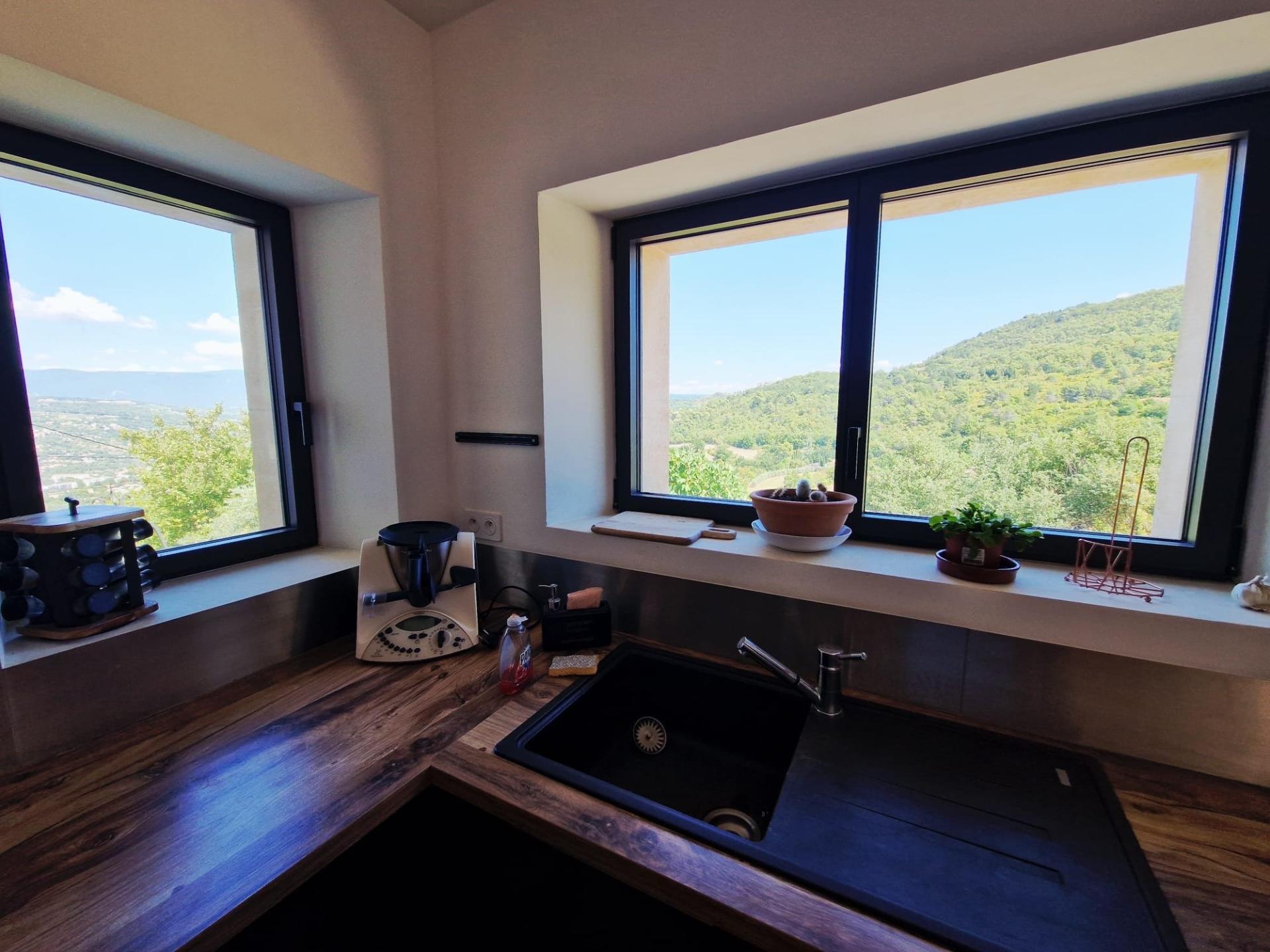 Photo 4 of the listing.