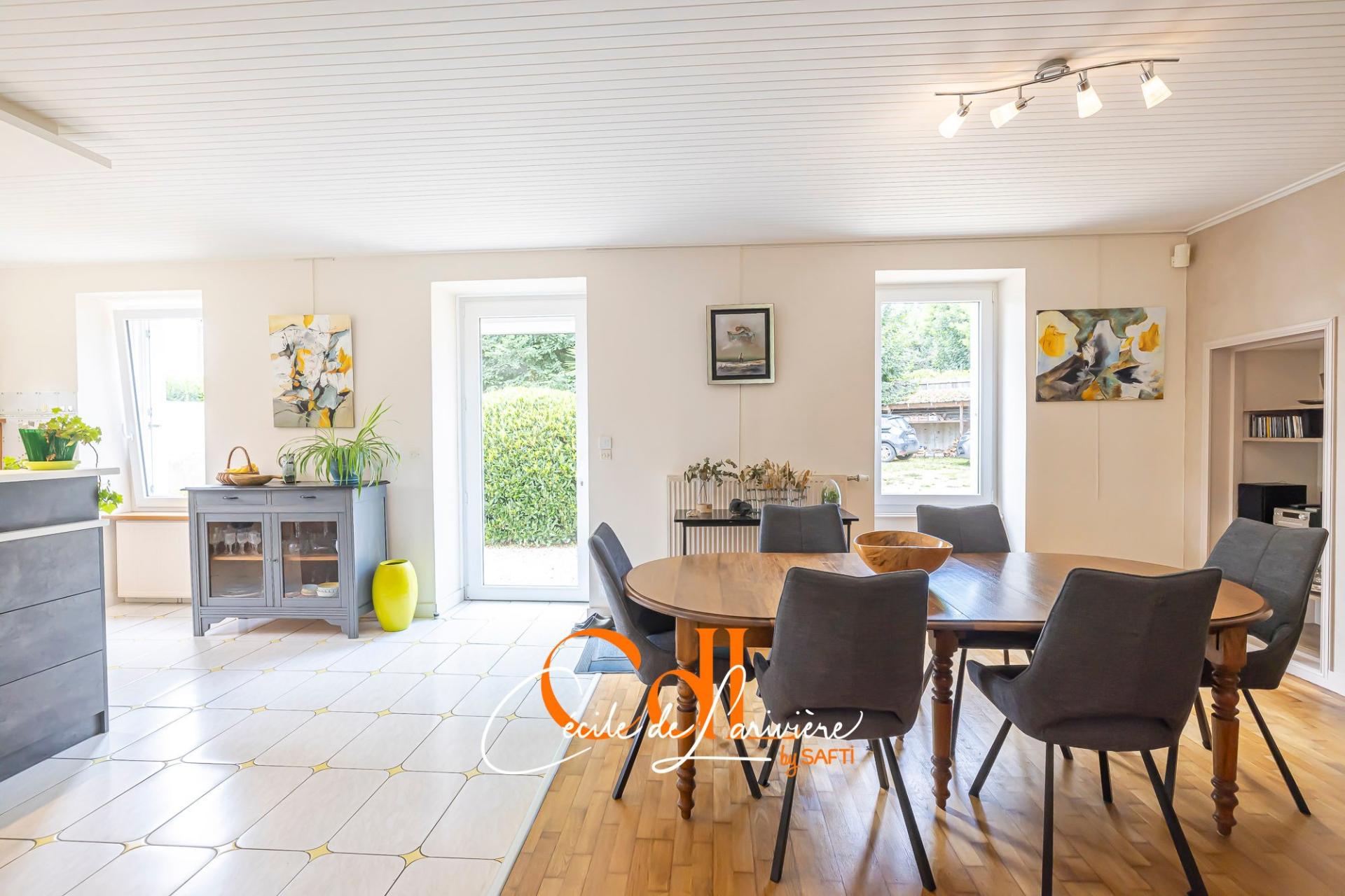 Photo 8 of the listing.