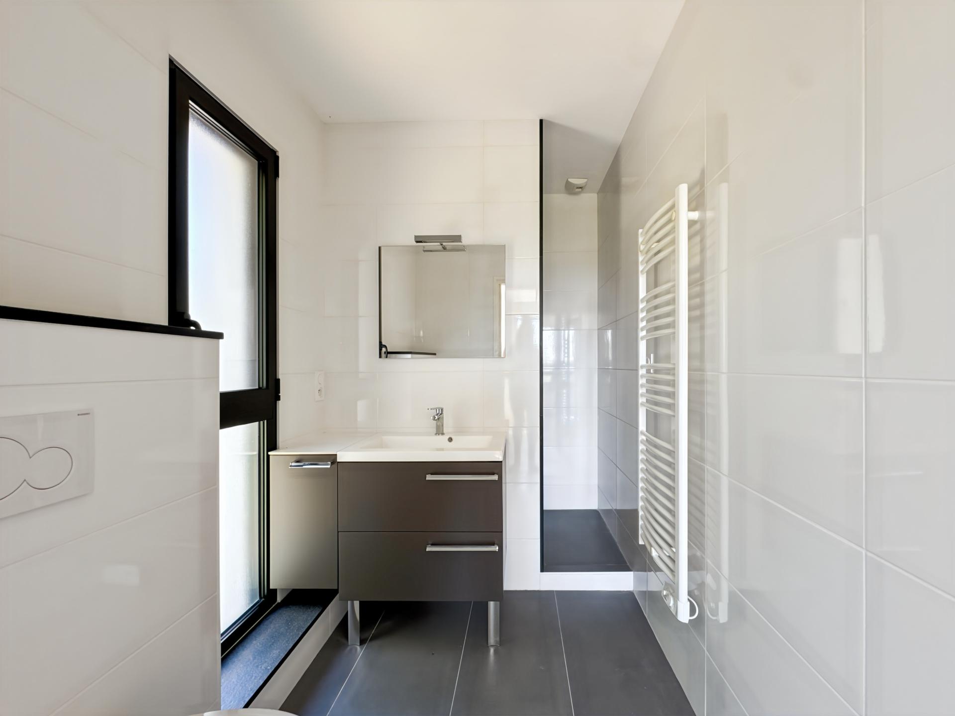 Photo 10 of the listing.