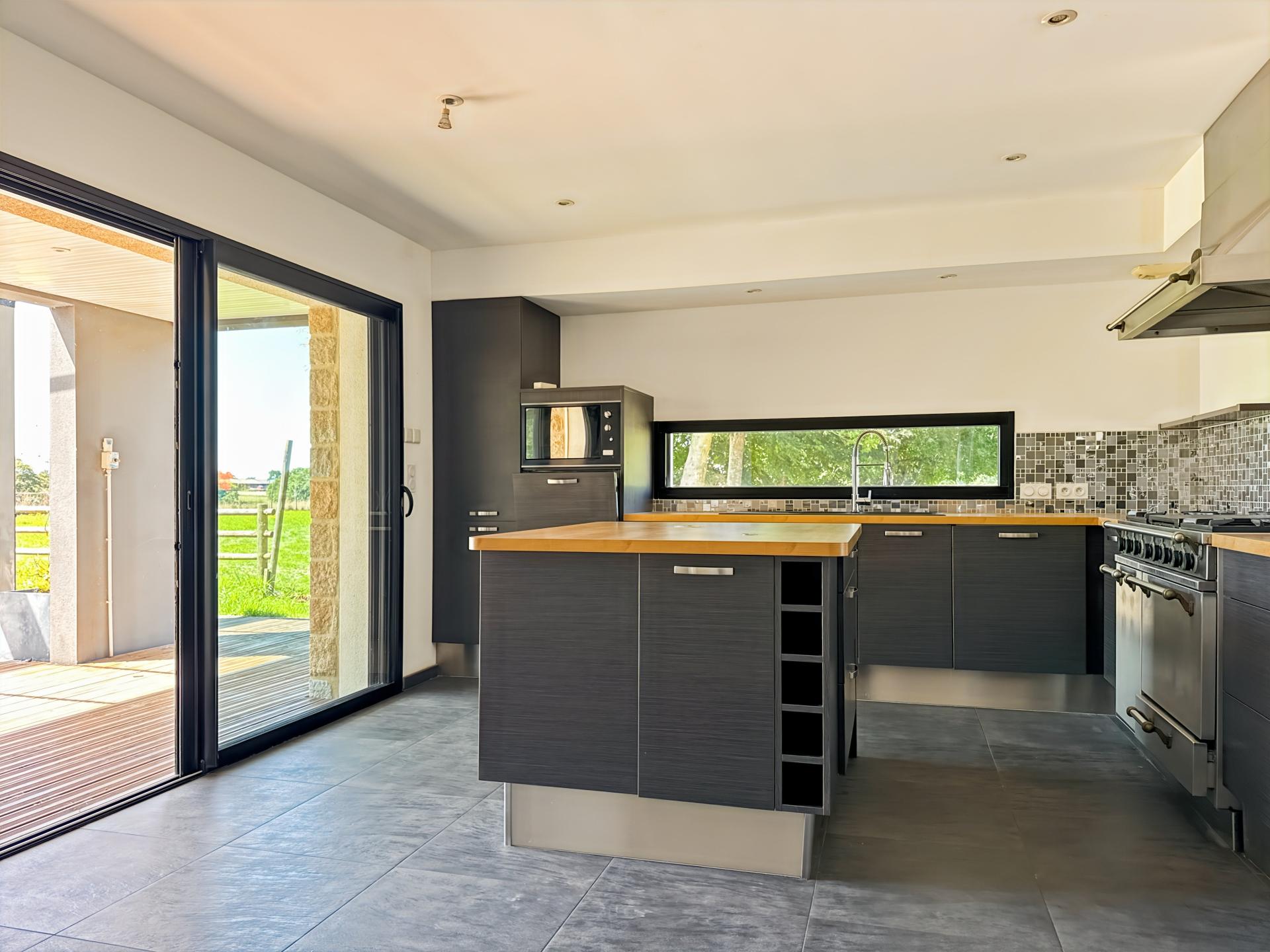 Photo 4 of the listing.