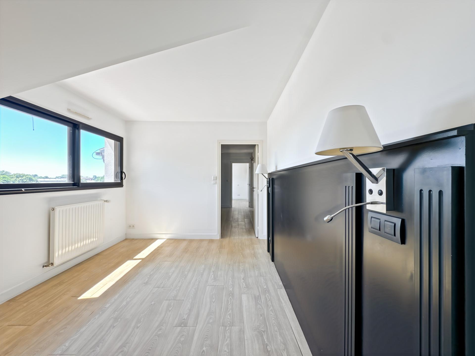 Photo 12 of the listing.