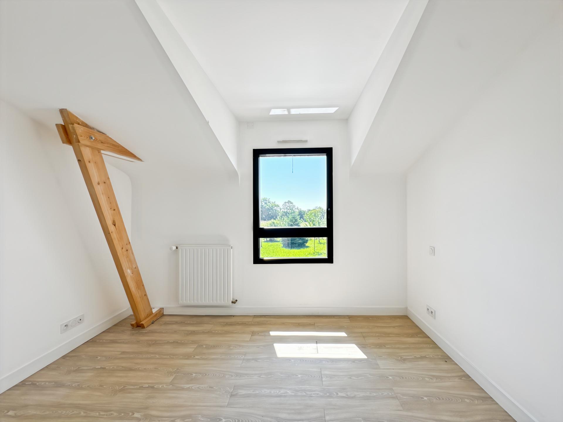 Photo 9 of the listing.