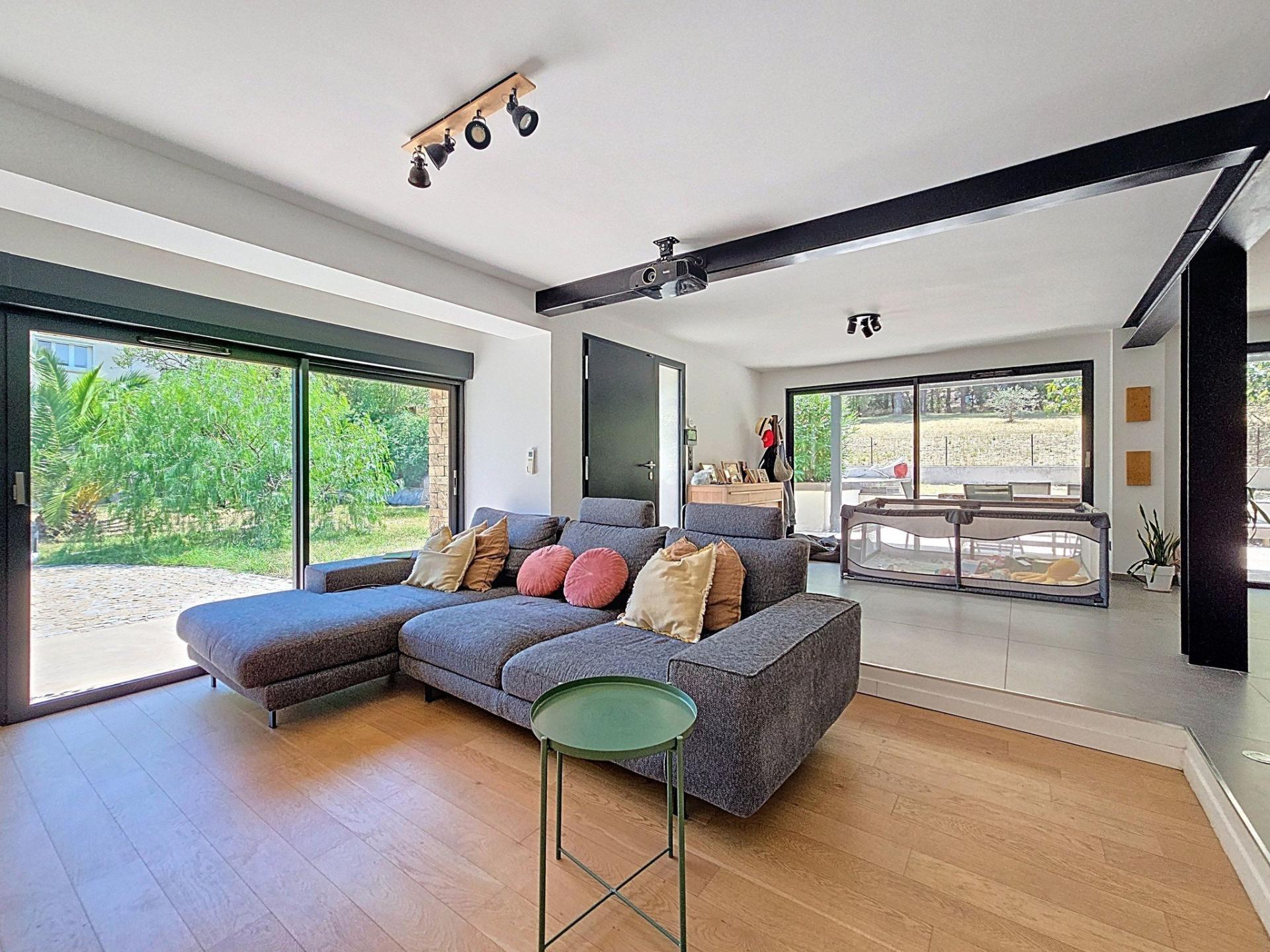 Photo 8 of the listing.