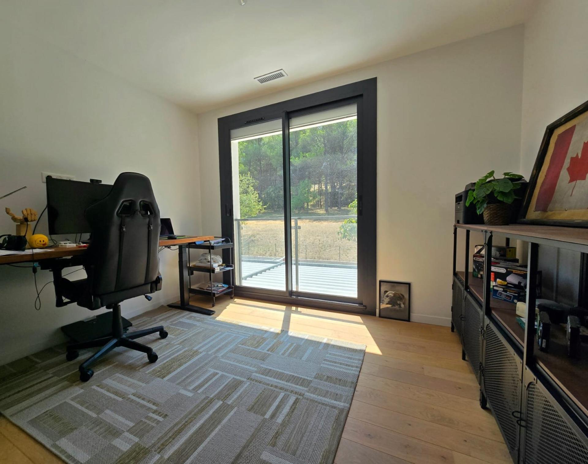 Photo 11 of the listing.