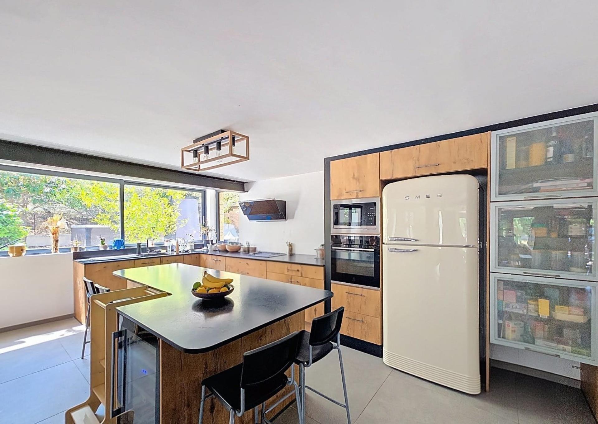 Photo 3 of the listing.