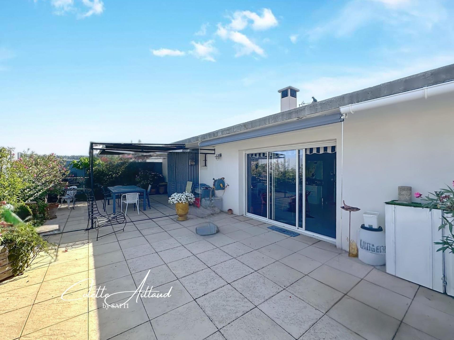 Photo 7 of the listing.