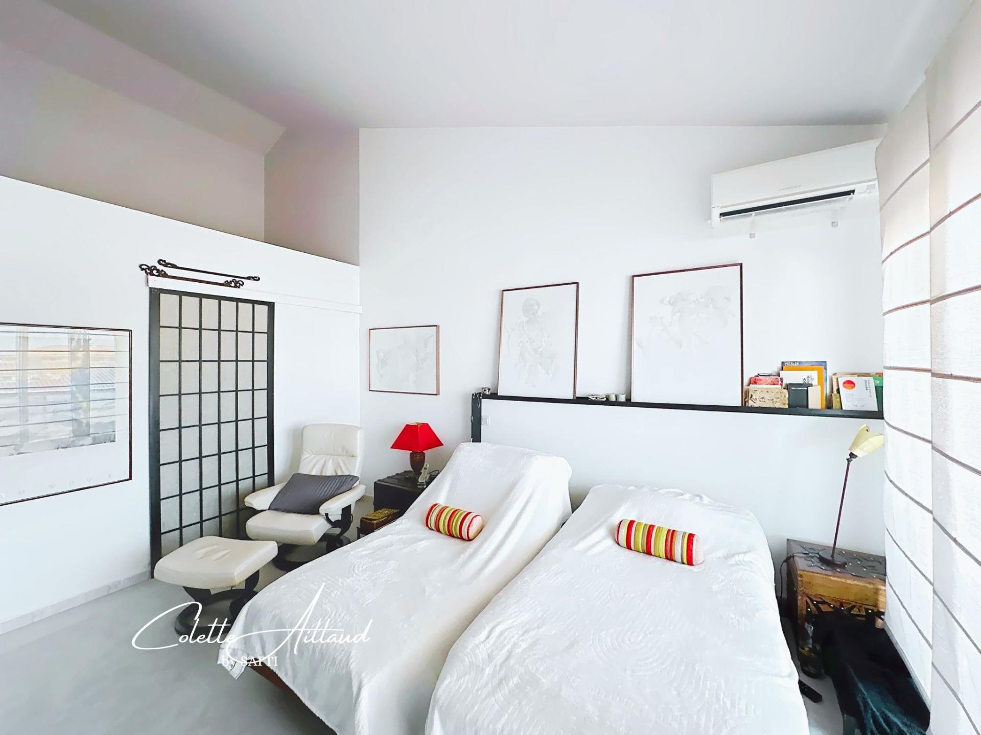 Photo 5 of the listing.