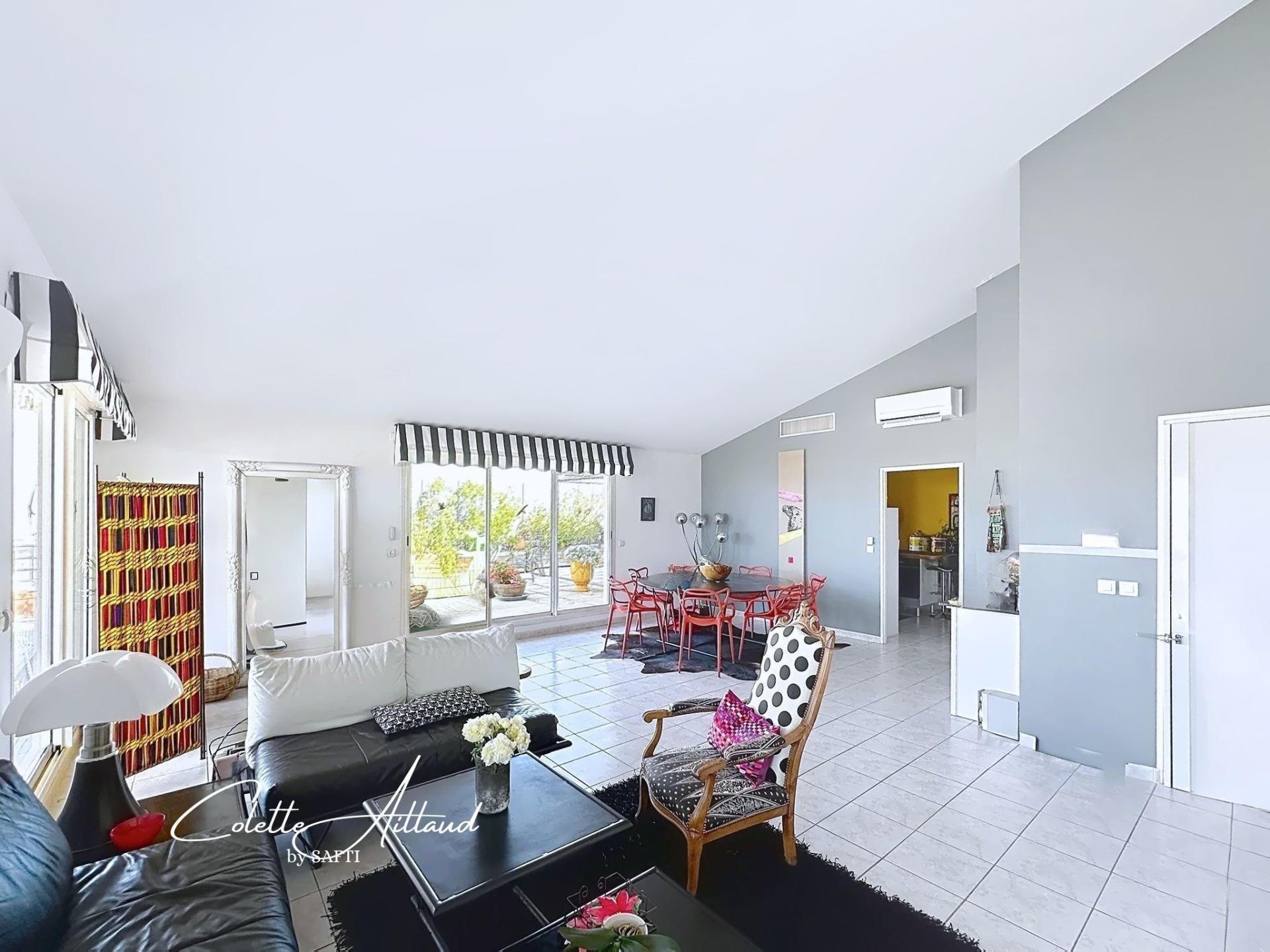 Photo 3 of the listing.