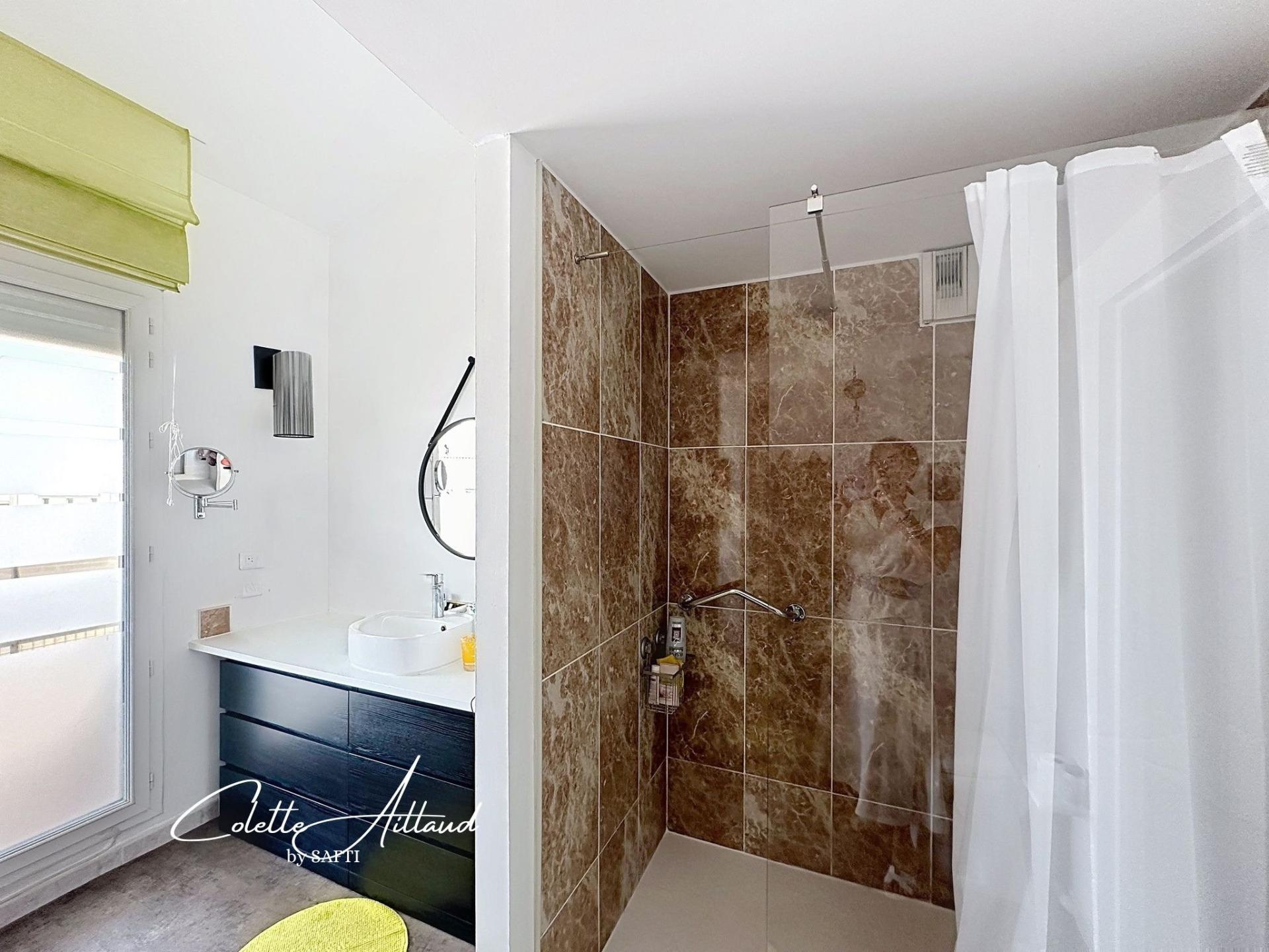 Photo 6 of the listing.